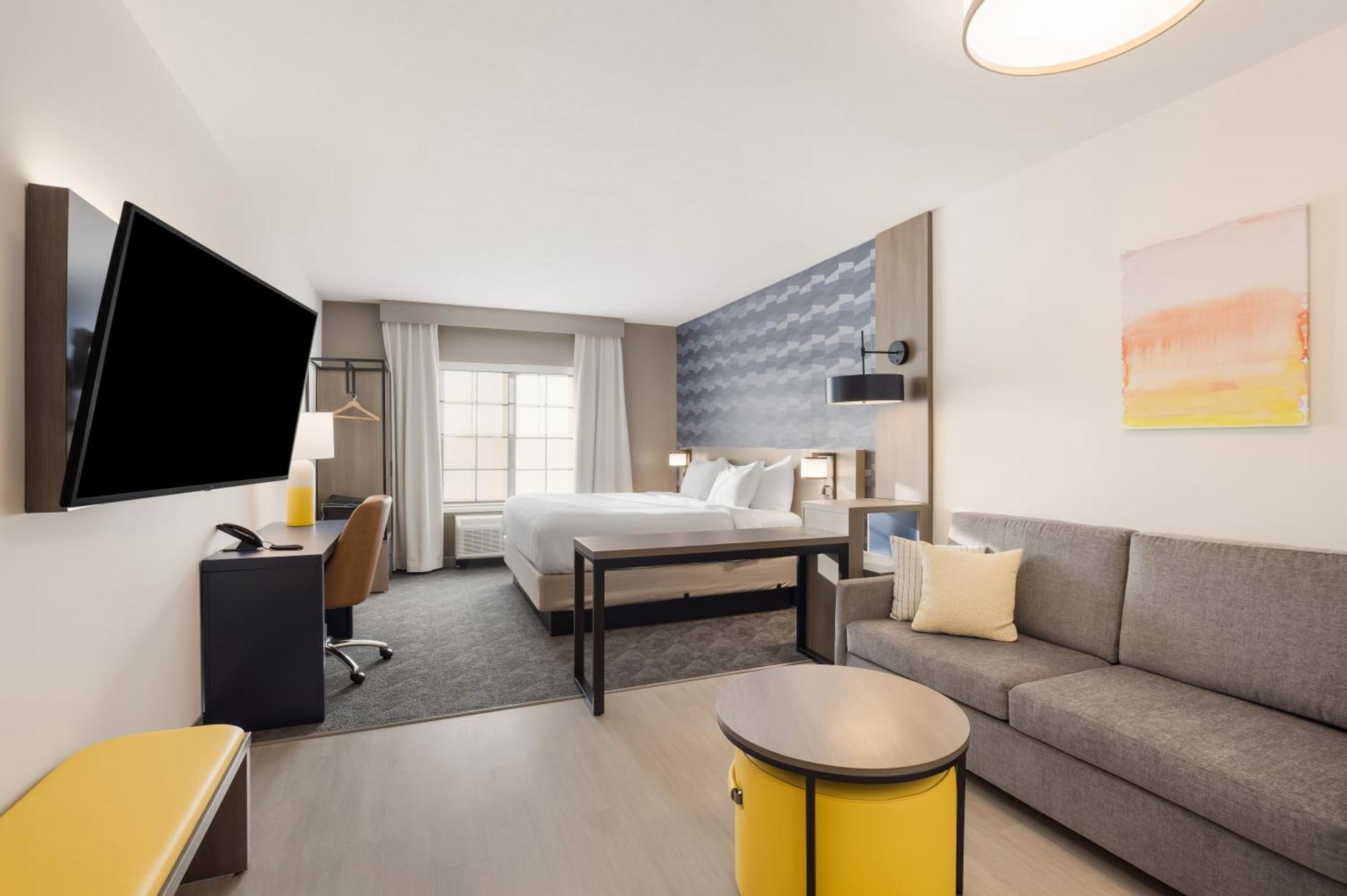 King Suite with Sofabed - Non Smoking/No Pets Allowed,1500218305:JPEG