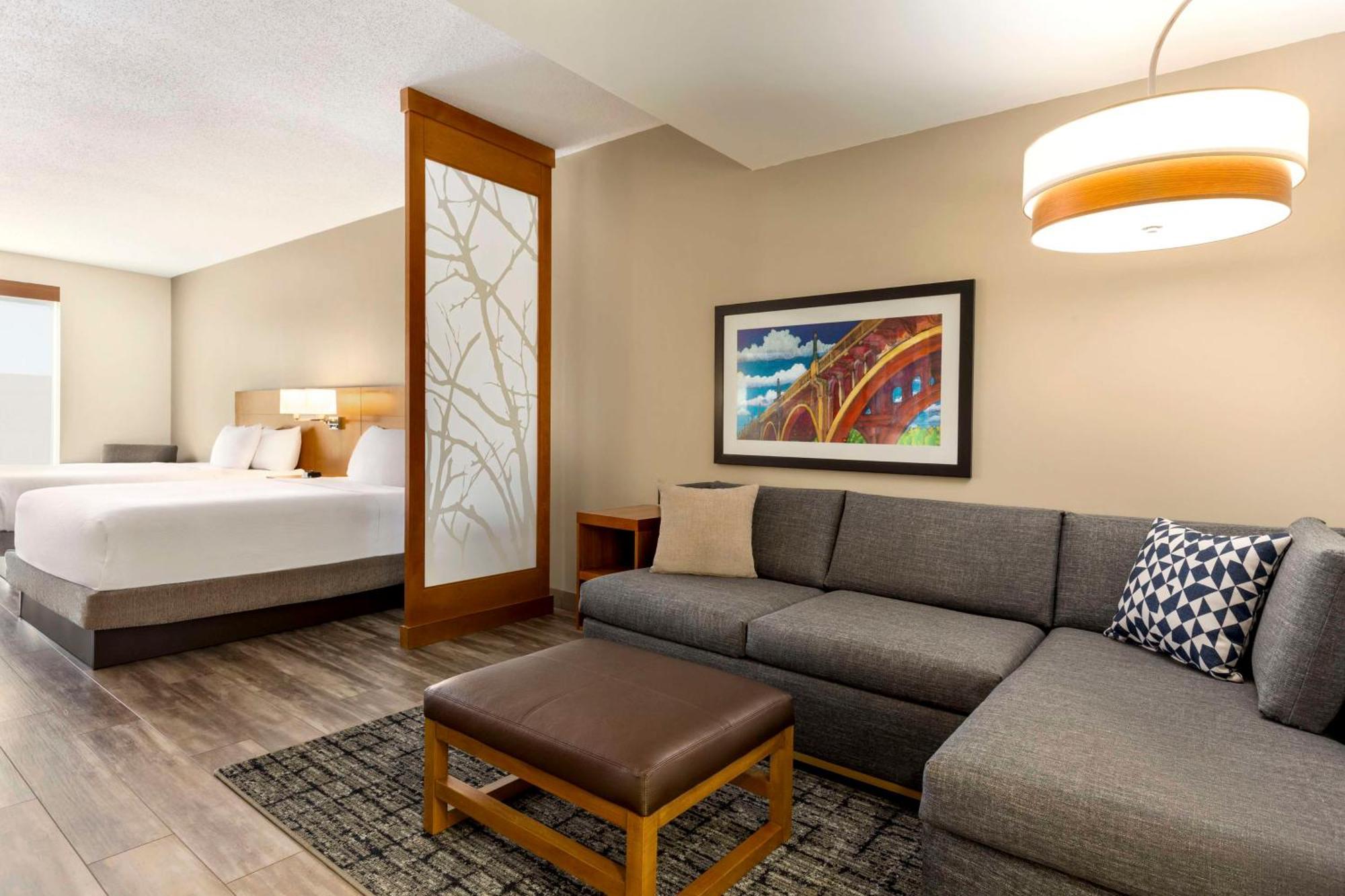 Queen Suite with Two Queen Beds and Accessible Tub - Disability Access