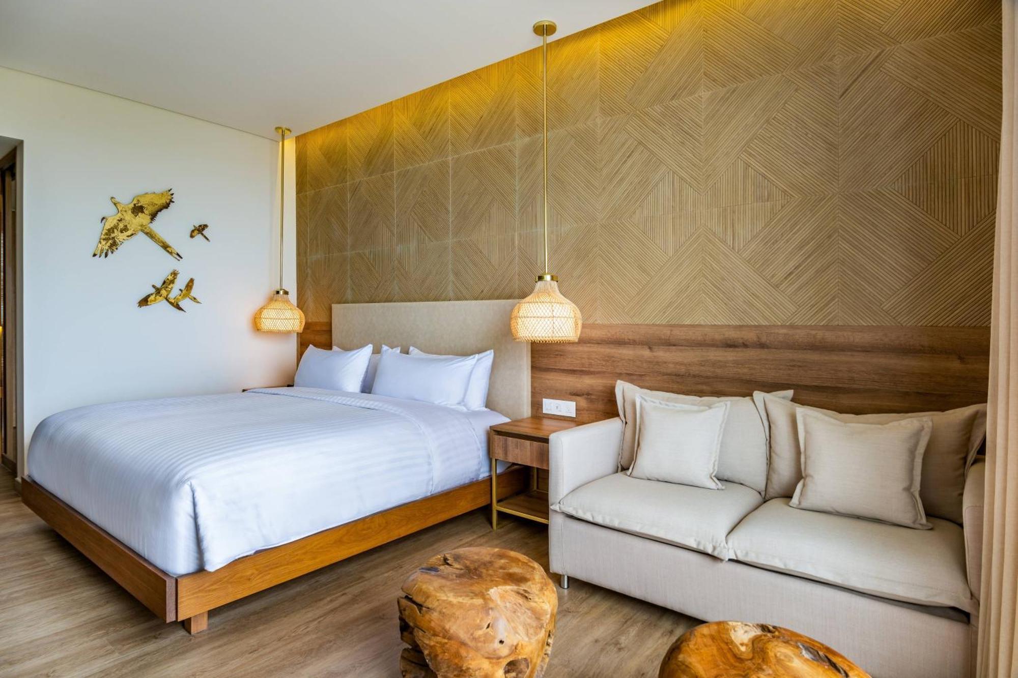 Guest room, 1 King, Sofa bed, Partial ocean view, Balcony,1543690324:JPEG