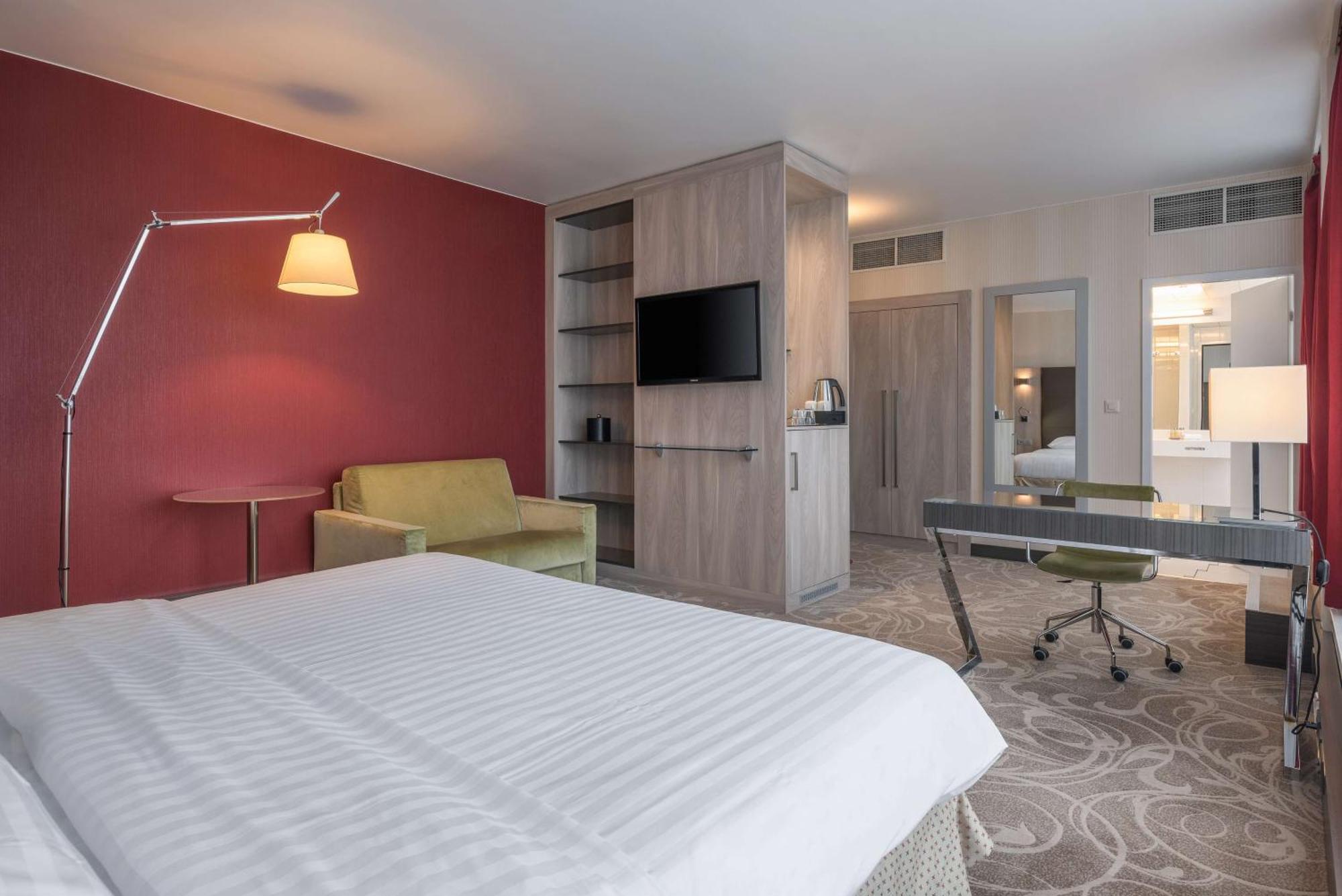 King Junior Suite with Terrace