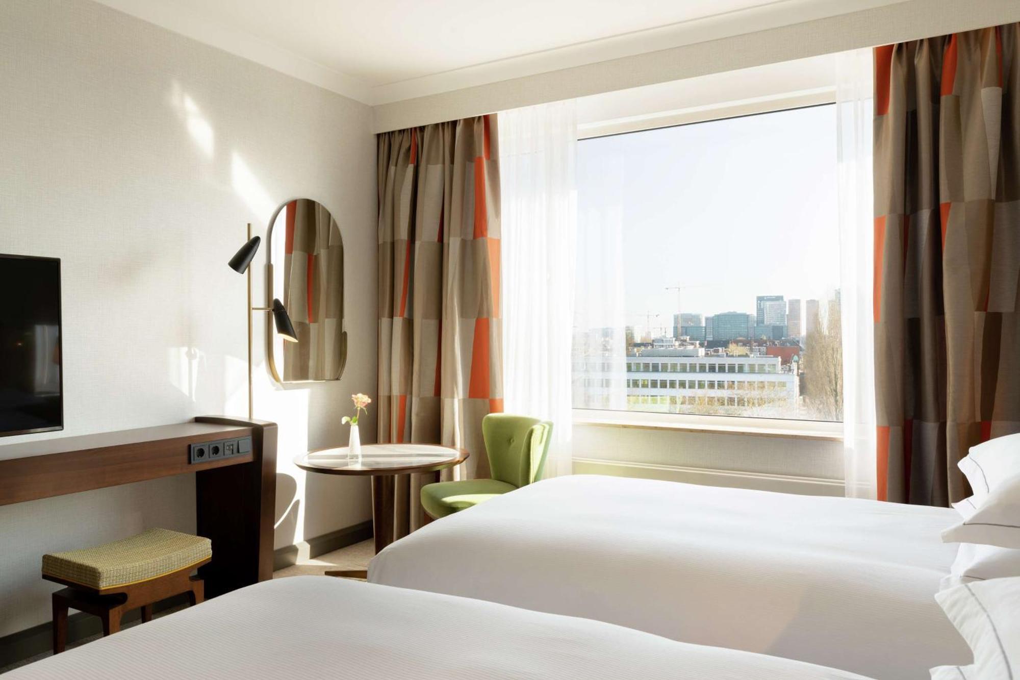 Twin Deluxe Room with Canal View