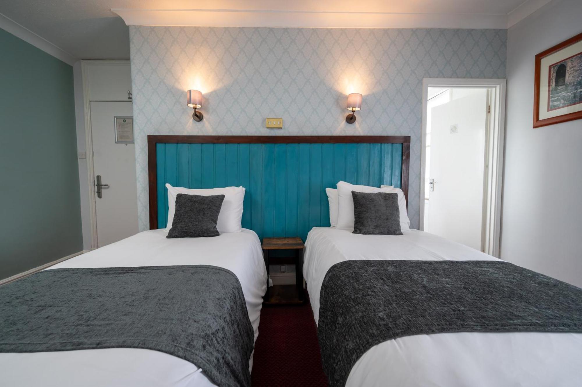 Twin Room,1516450033:JPEG