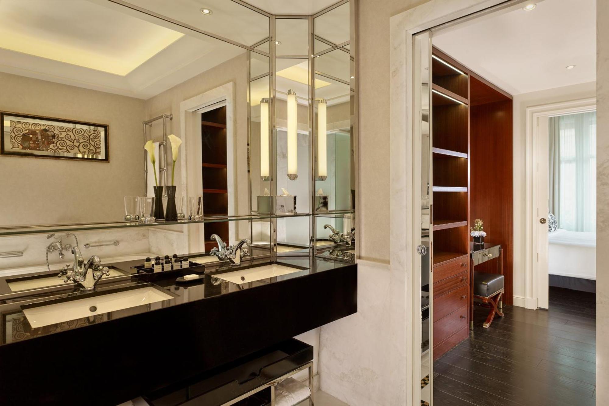 Grand Deluxe King Room