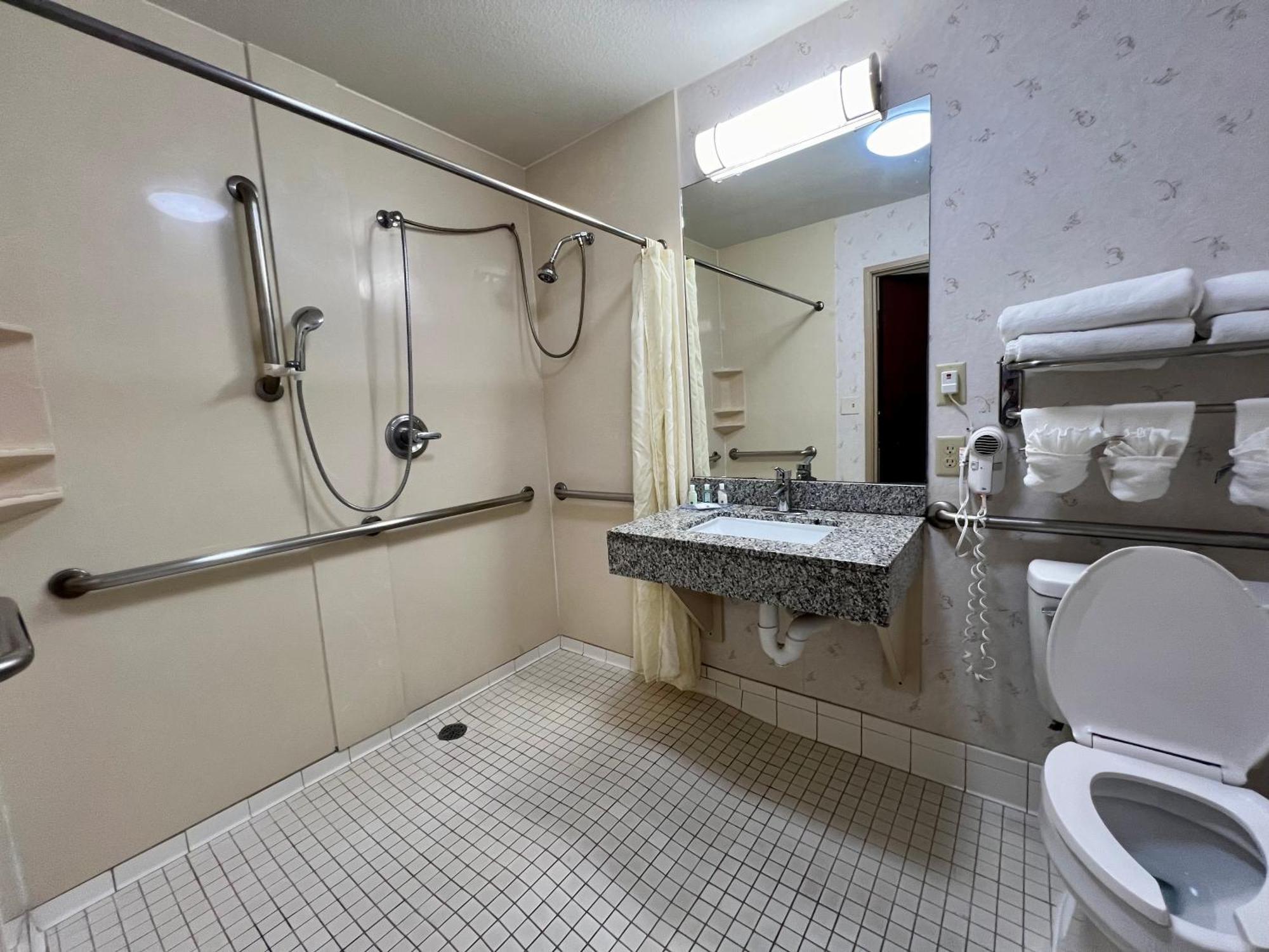 Double Suite with Two Double Beds - Accessible/Non-Smoking,1523878195:JPEG