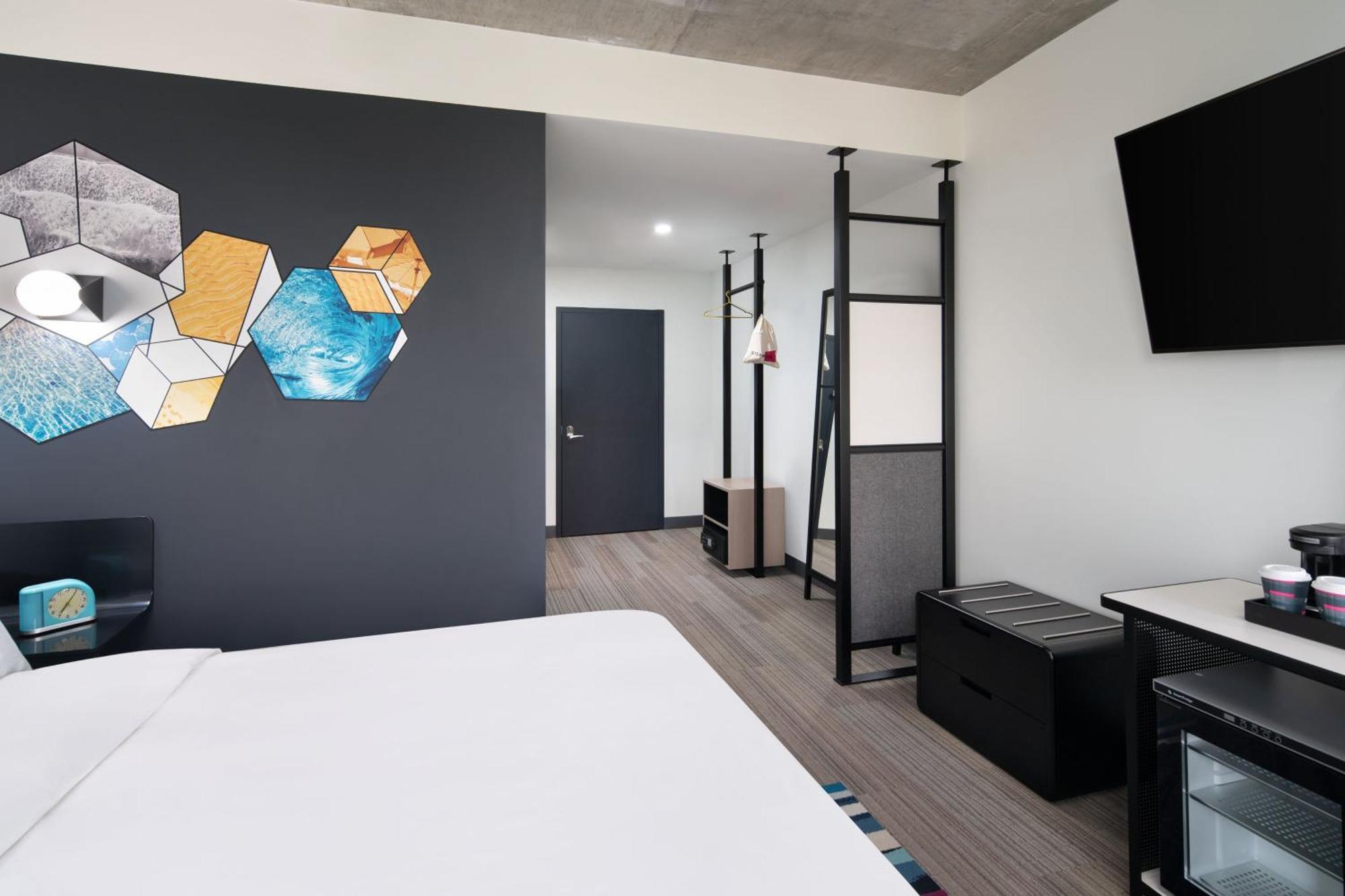 Guest room, 1 King, City view,1524107449:JPEG