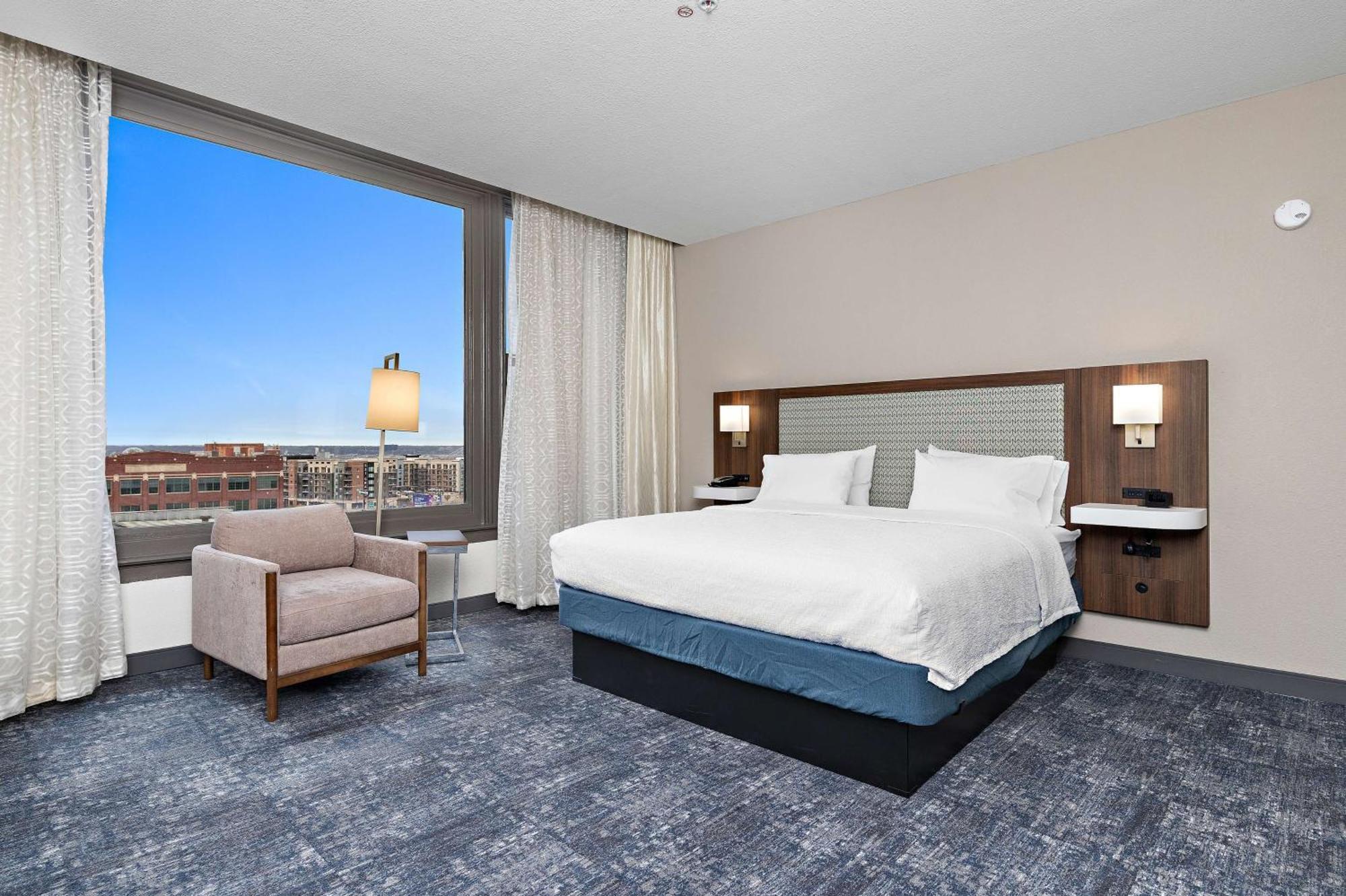Large King Room with Beautiful City View - Non-Smoking
