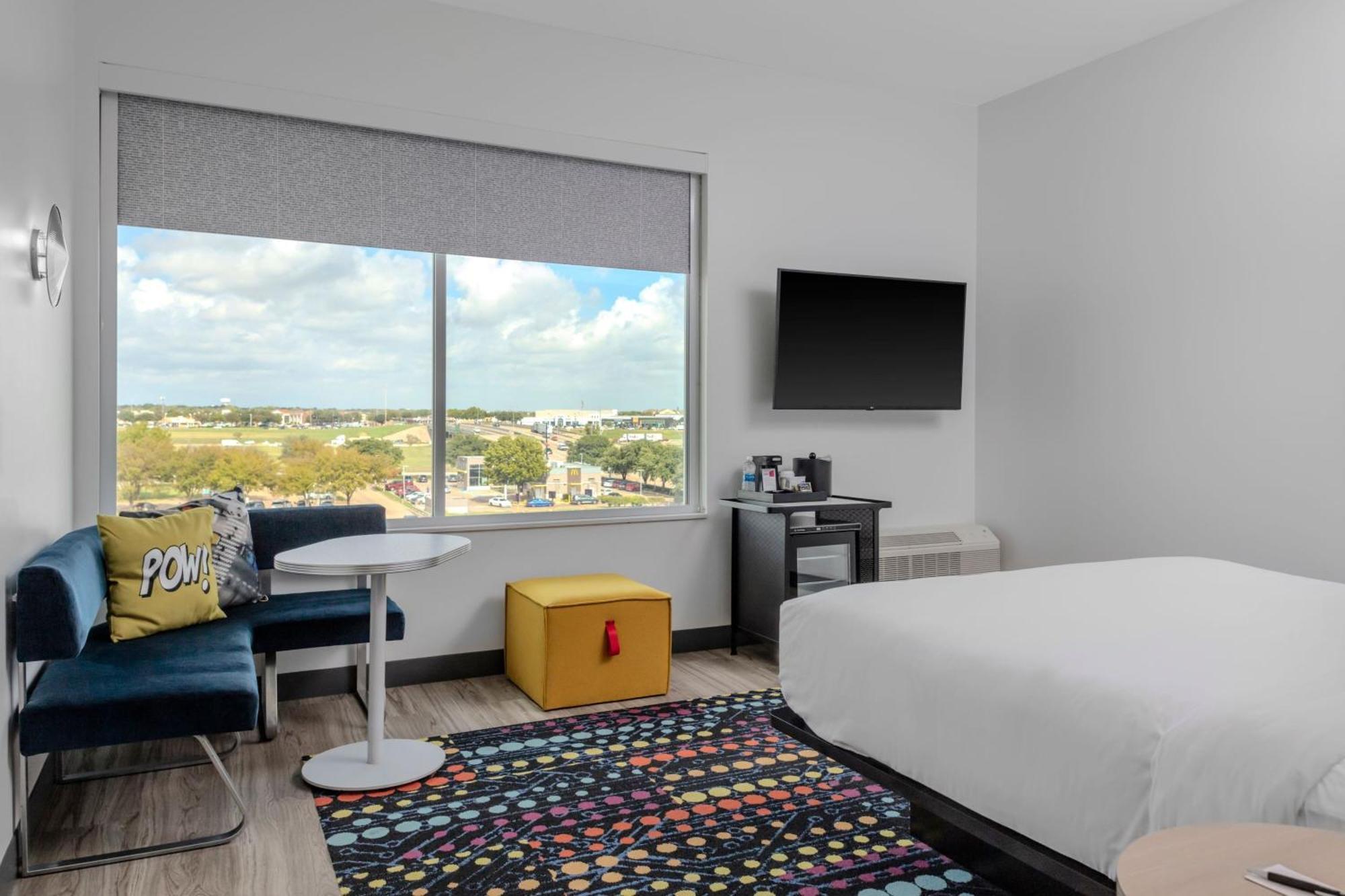 King Room with Adapted Tub - Mobility and Hearing Accessible