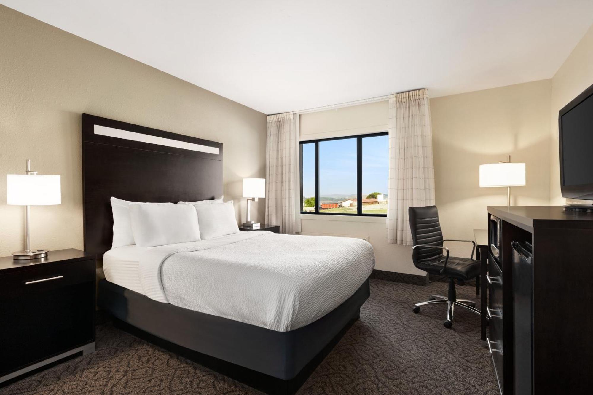 Queen Room,1529057611:JPEG