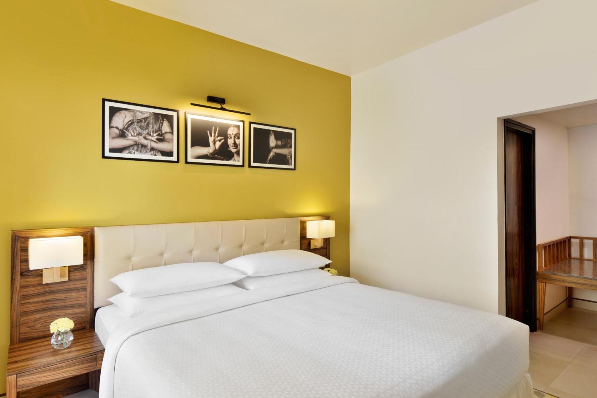 1 Bedroom Suite, 1King, Bathrooms:2, Balcony, Pool View, Plunge Pool