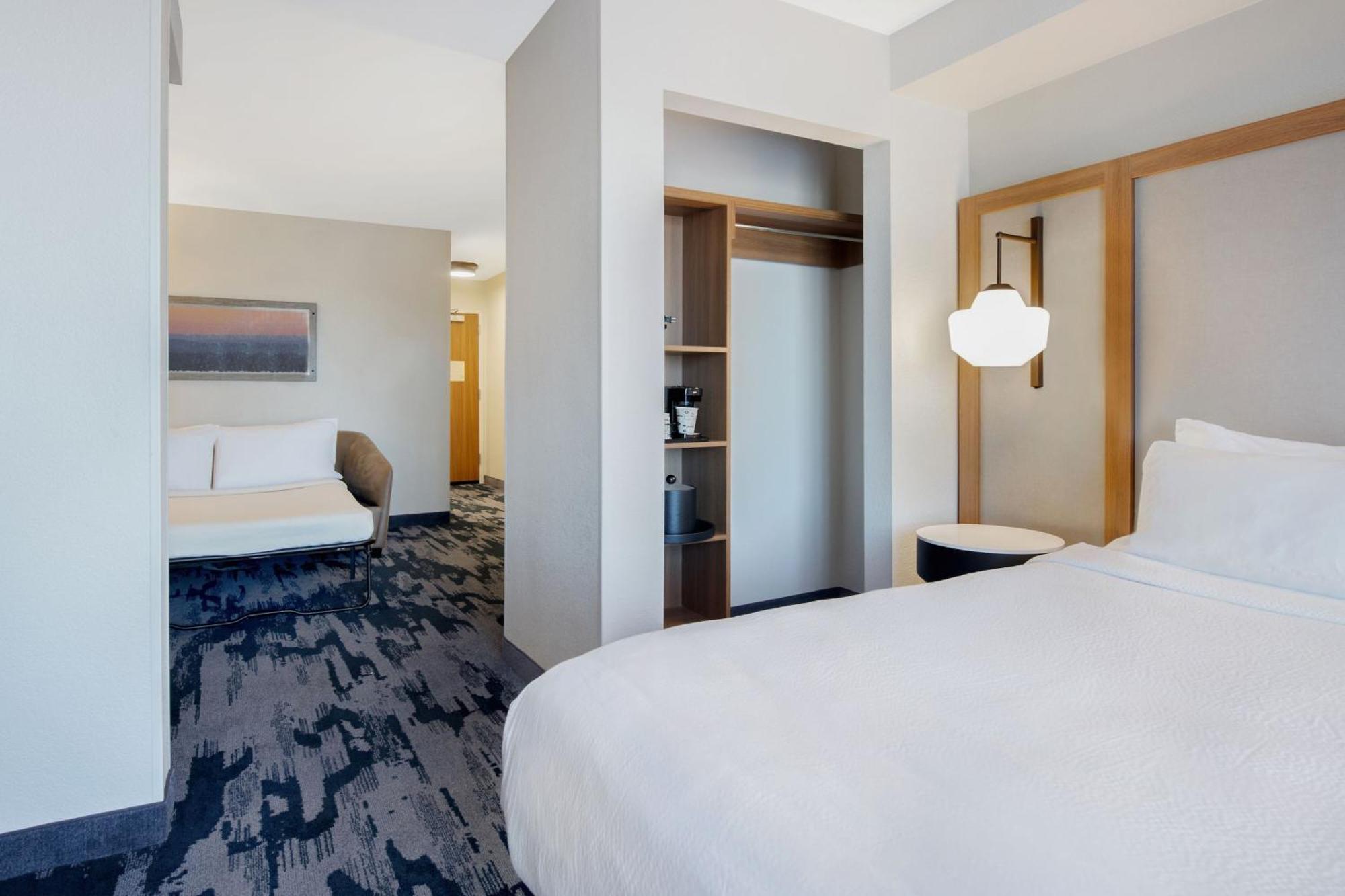 King Suite with Bathtub - Mobility Access/Hearing Accessible