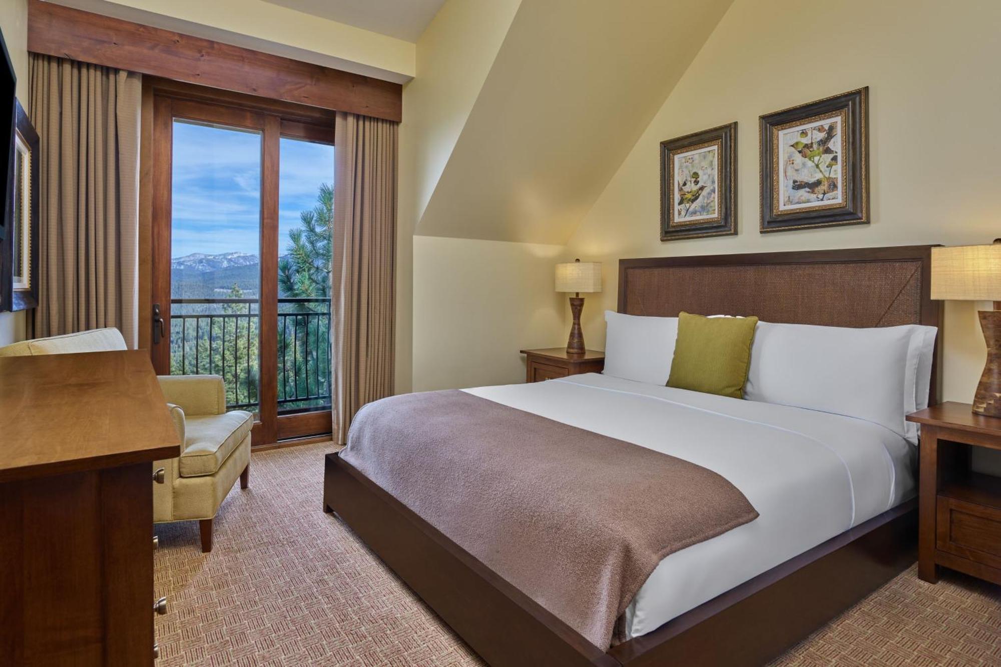Slopeside Residence, 3 Bedroom Residence, Mountain view
