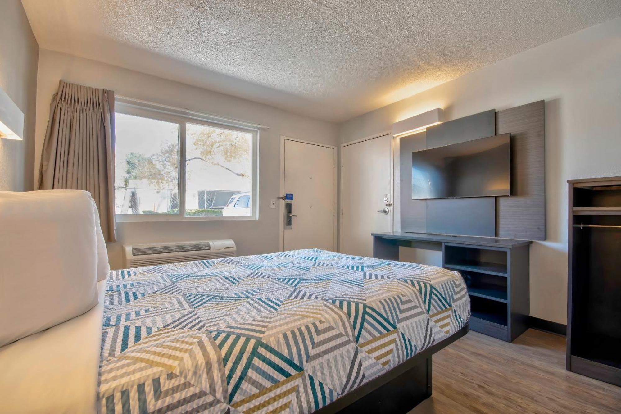 Queen Room - Non-Smoking,1530514957:JPEG