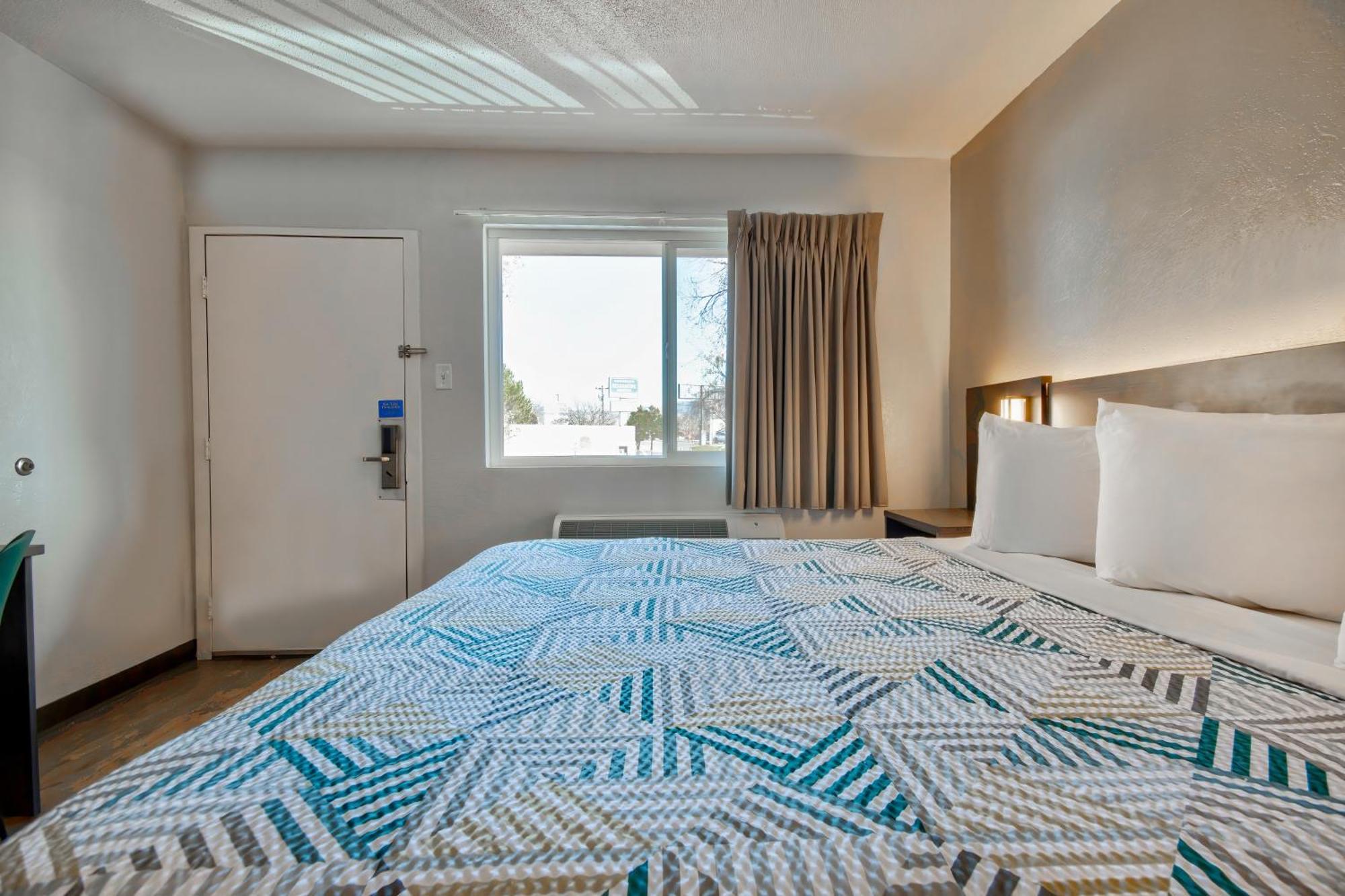 King Room - Smoking,1530514939:JPEG