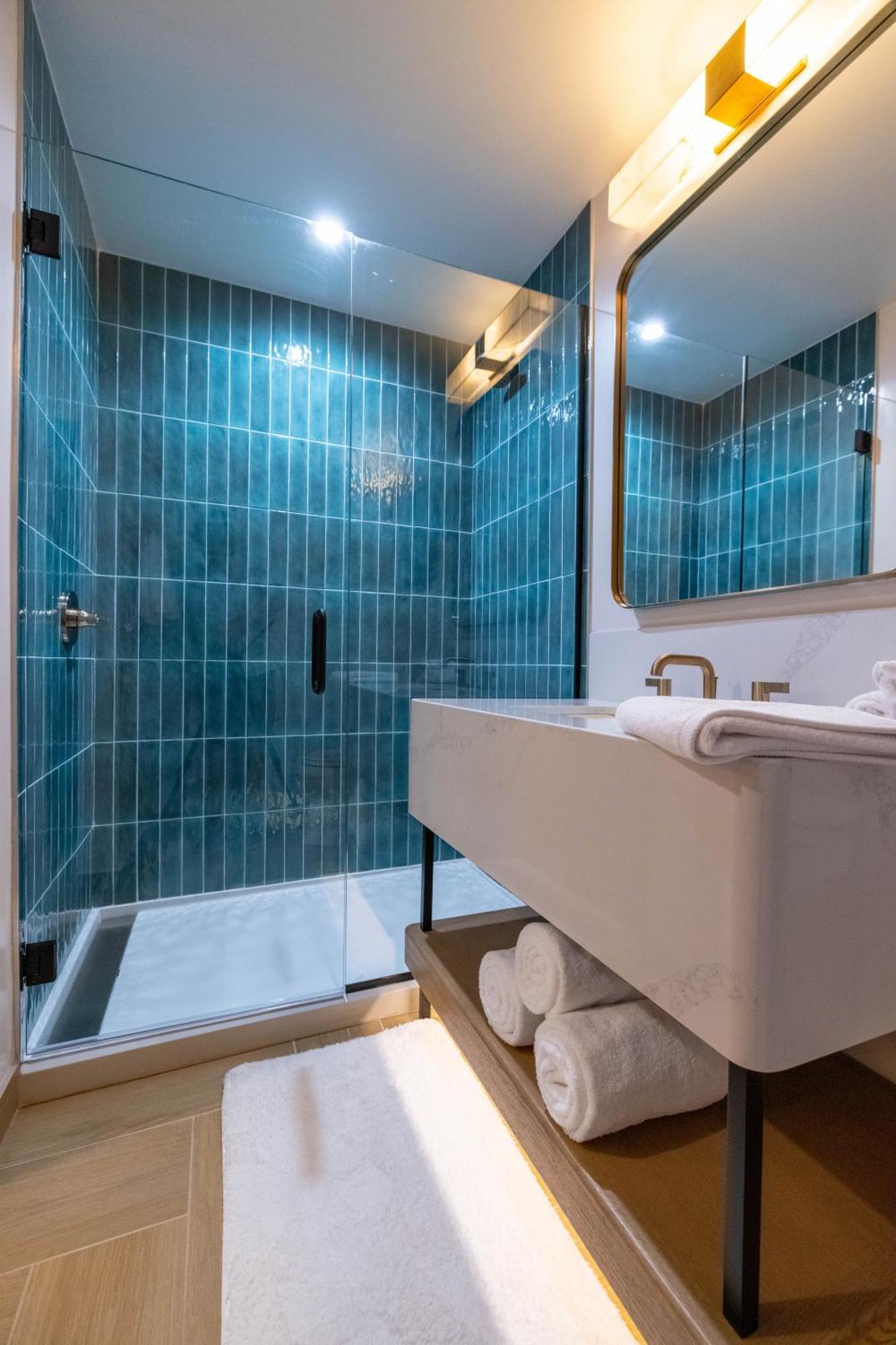 Standard Queen Room with Two Queen Beds - Hearing Accessible