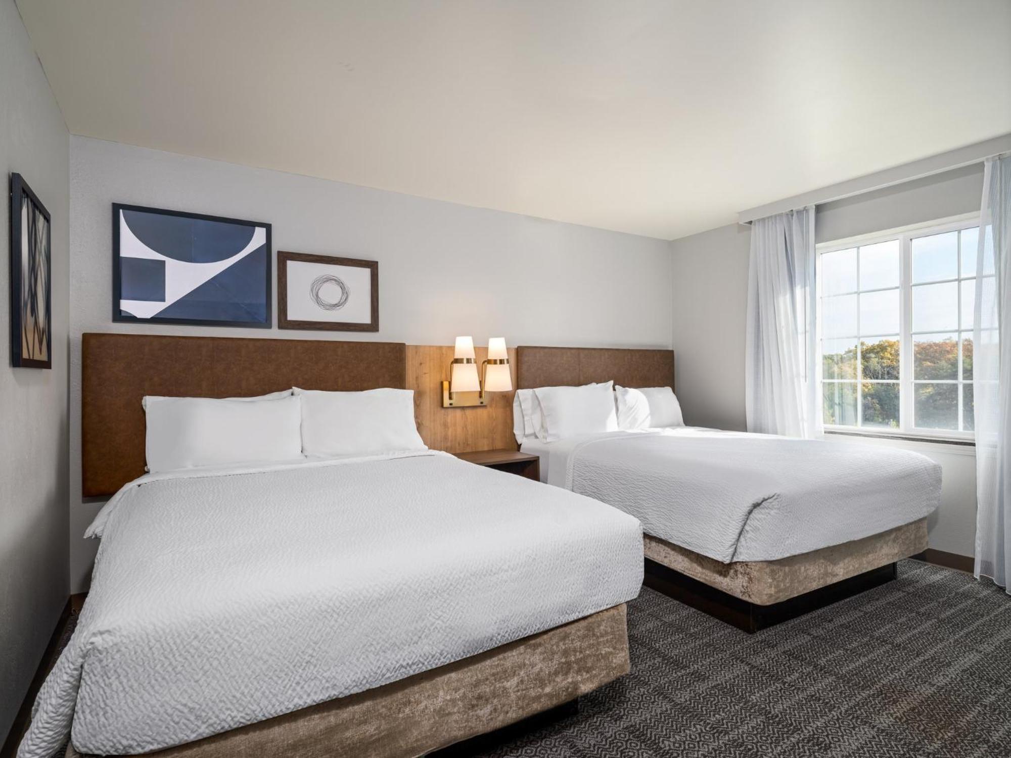 Queen Room with Two Queen Beds - Mobility Access Tub/Non-Smoking