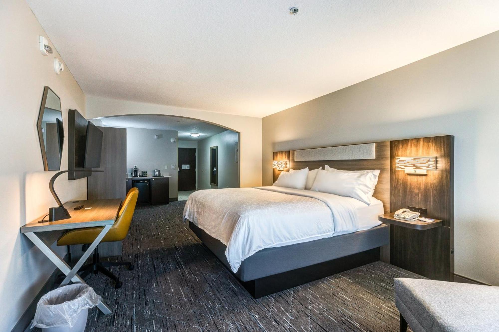 One-Bedroom Suite - Hearing Accessible