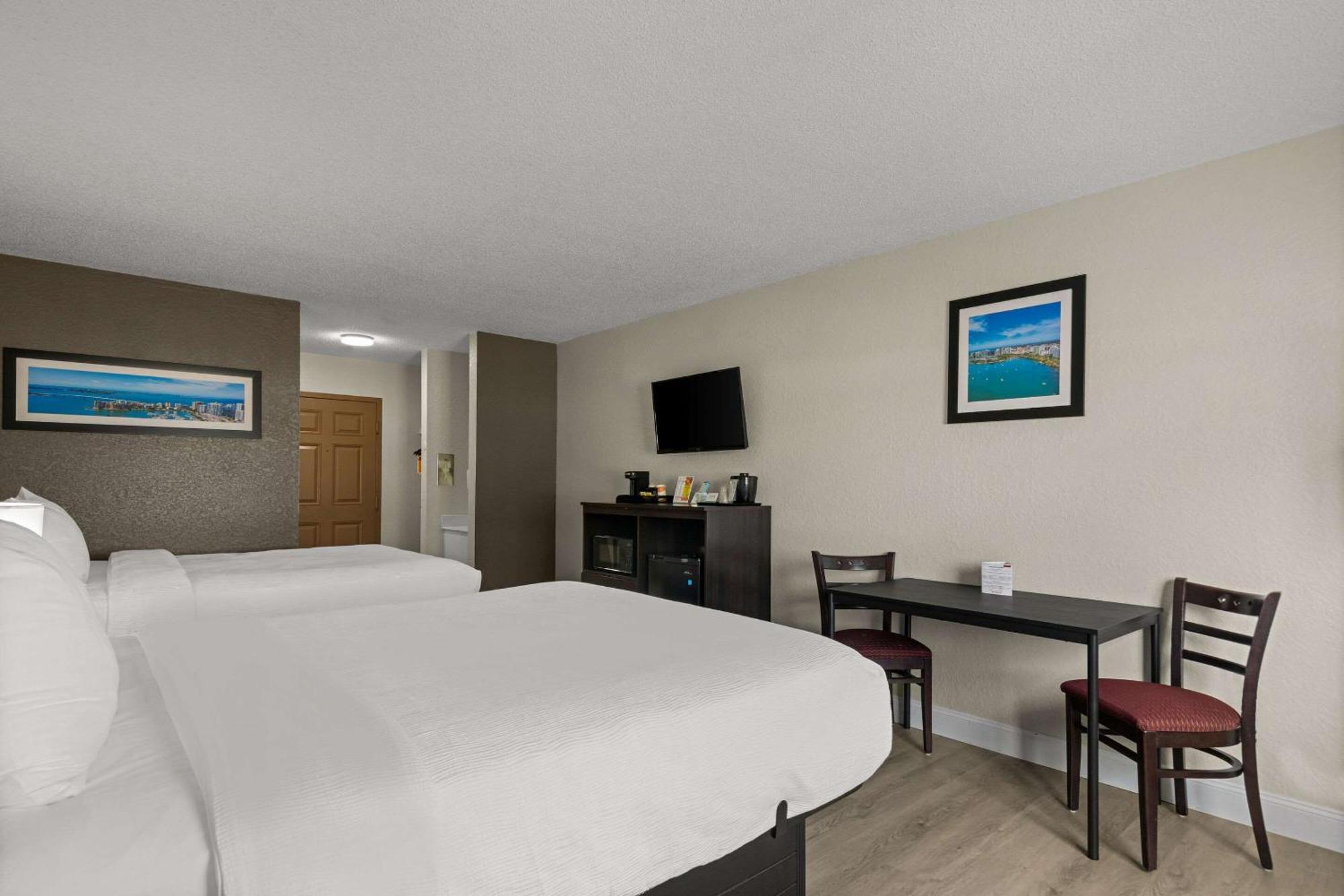 Queen Room with Two Queen Beds - Non-Smoking