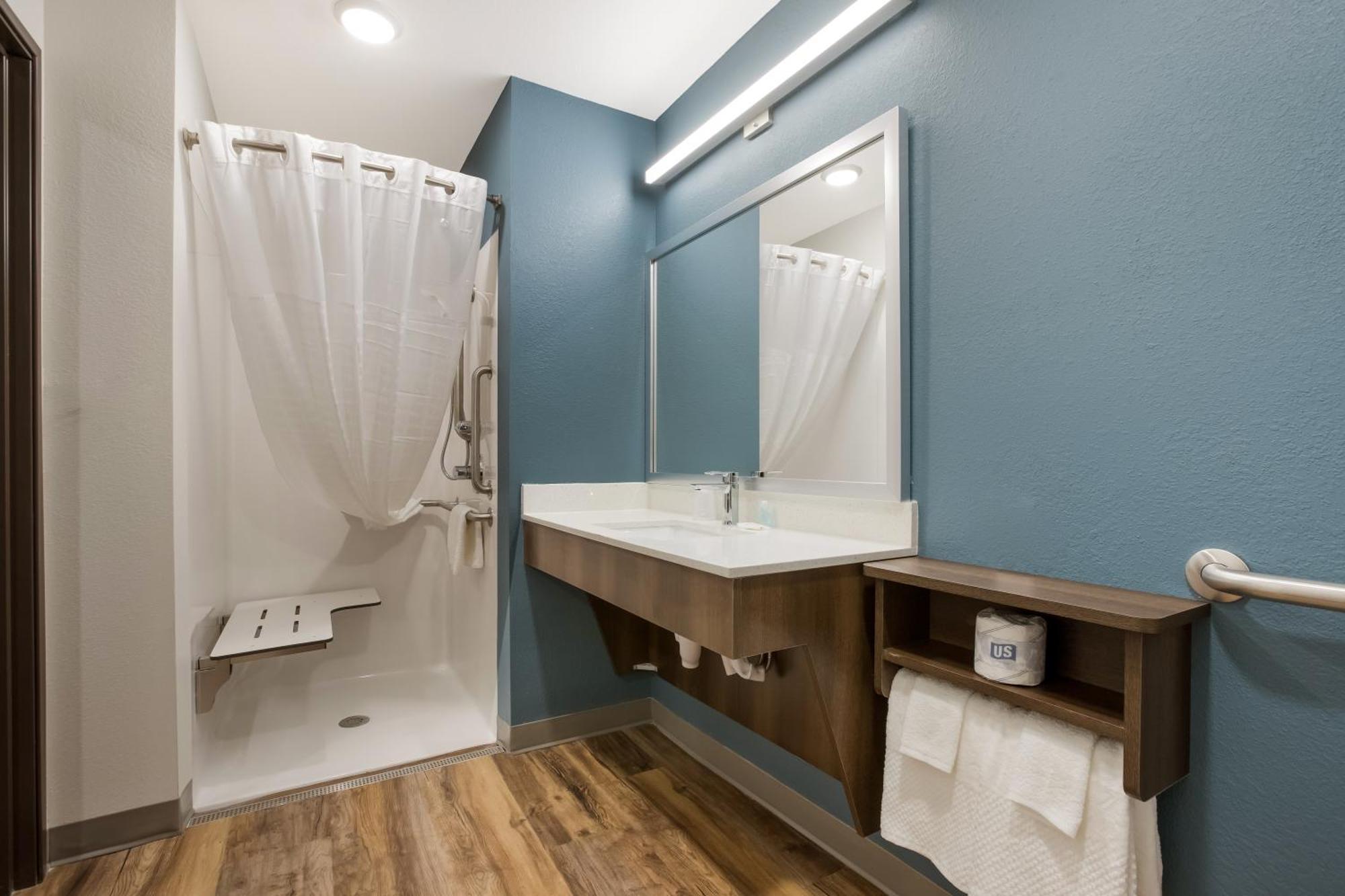 Queen Suite - Accessible/Non Smoking