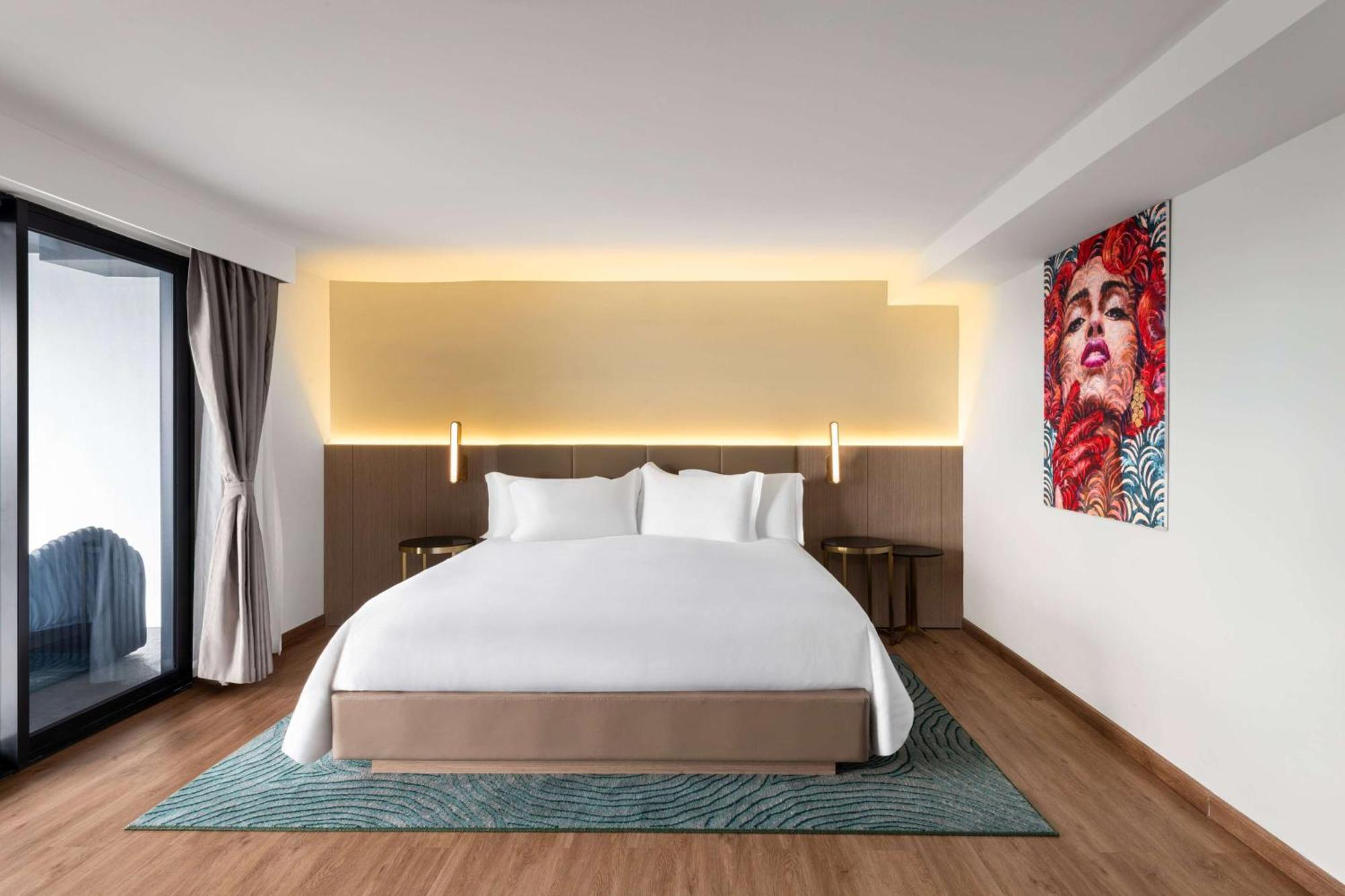 King Room with Balcony - Non-Smoking
