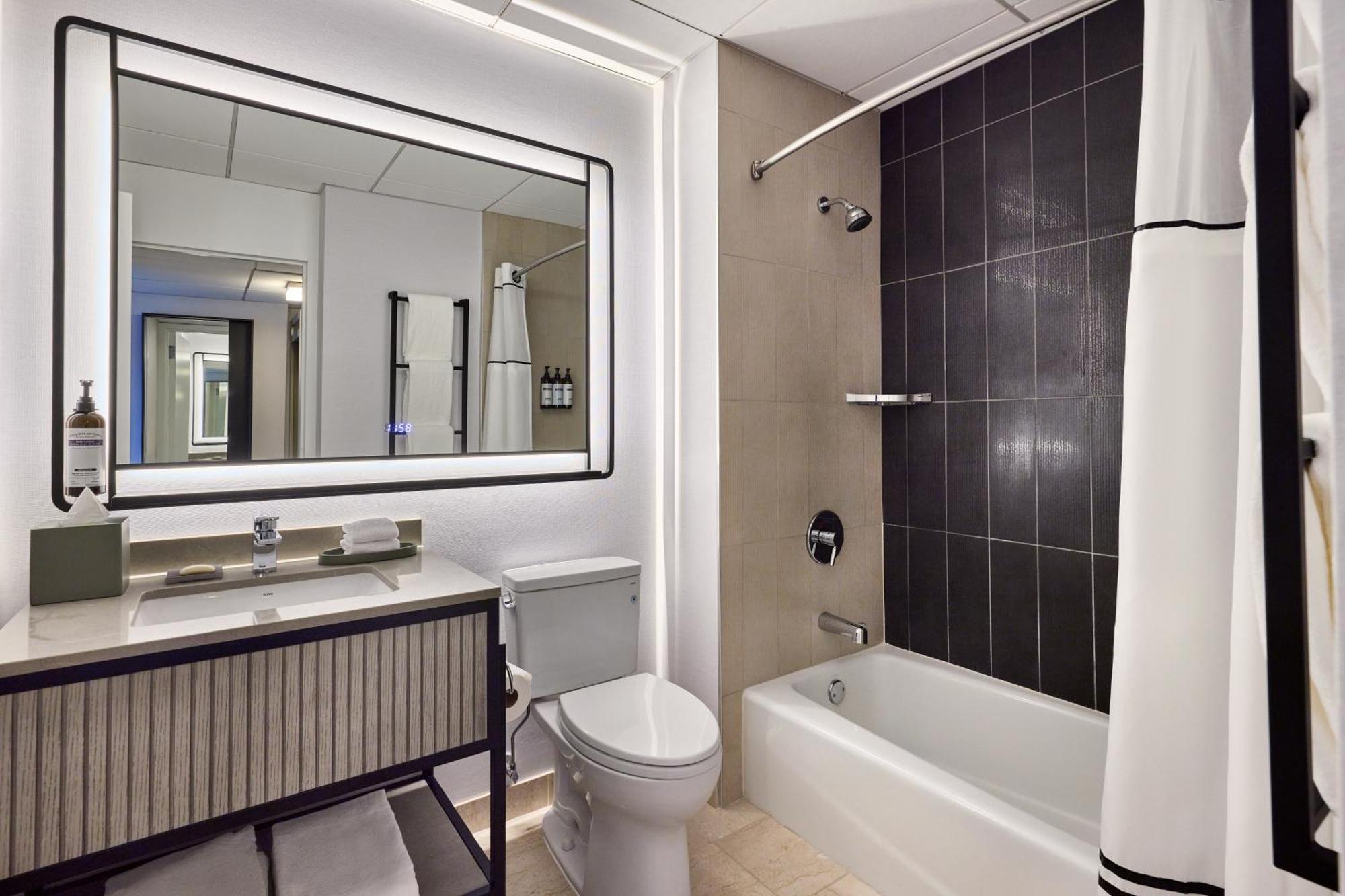 Queen Room with Two Queen Beds - High Floor,1674704771:JPEG