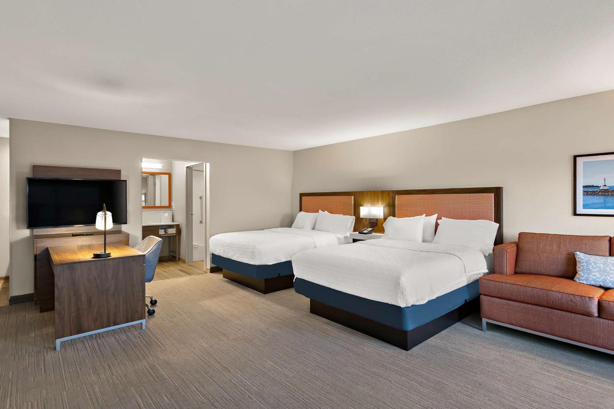 Queen Suite with Two Queen Beds - Non-Smoking,1533327085:JPEG