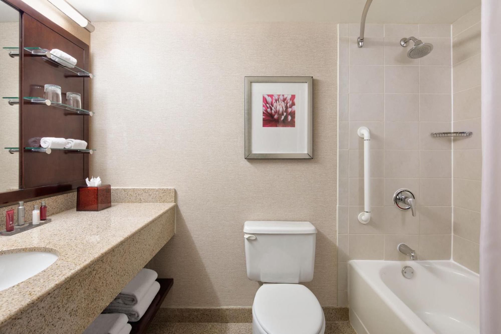 Guest Room 2 Doubles, Guest room, 2 Double (Mobility & Hearing Accessible w/ Tub),1536417178:JPEG