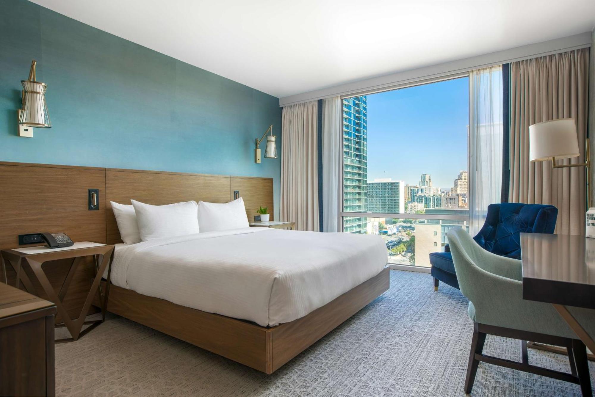 King Room with City View - Mobility Accessible