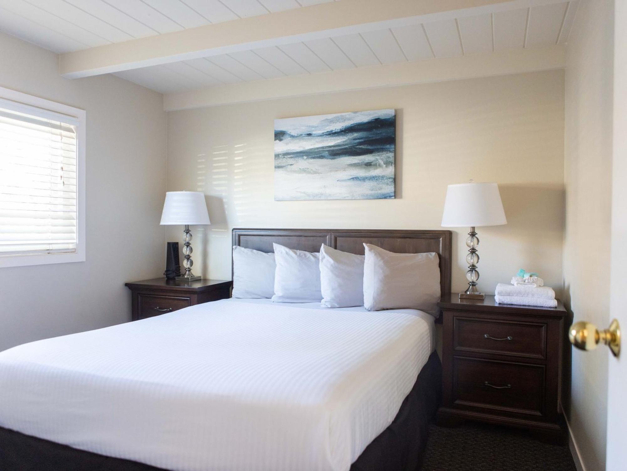 King Room with Roll-In Shower - Disability Access