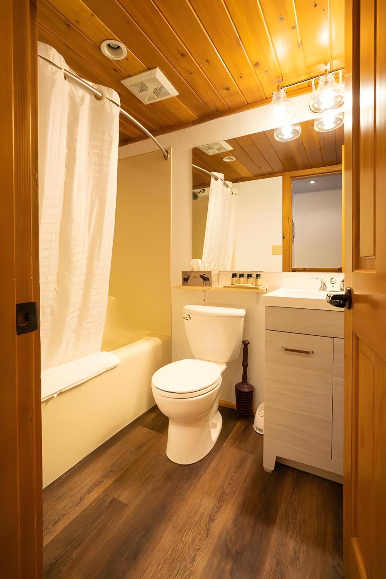 Superior One Bedroom Loft Cabin (Stairs)