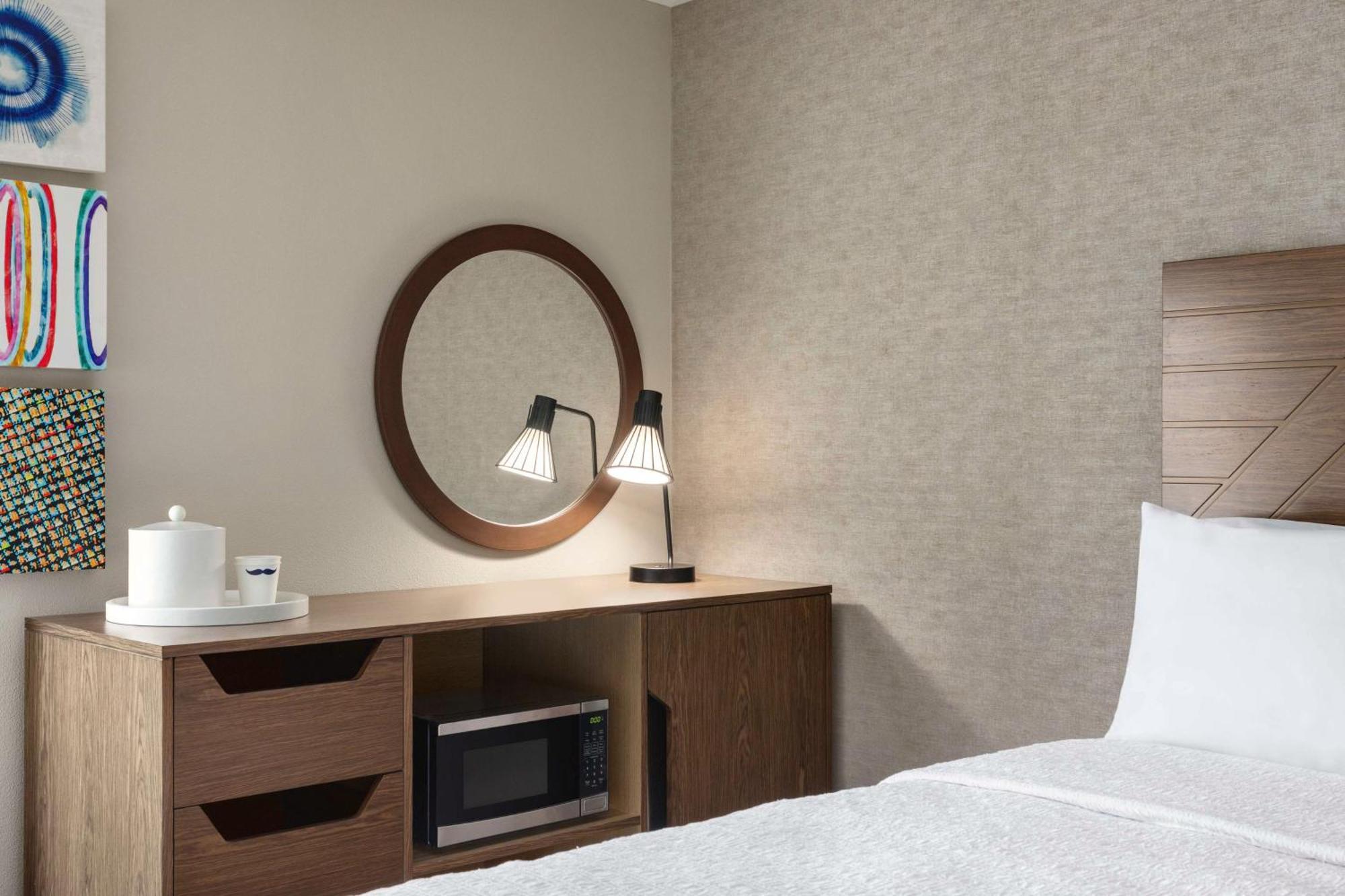 Standard Queen Room