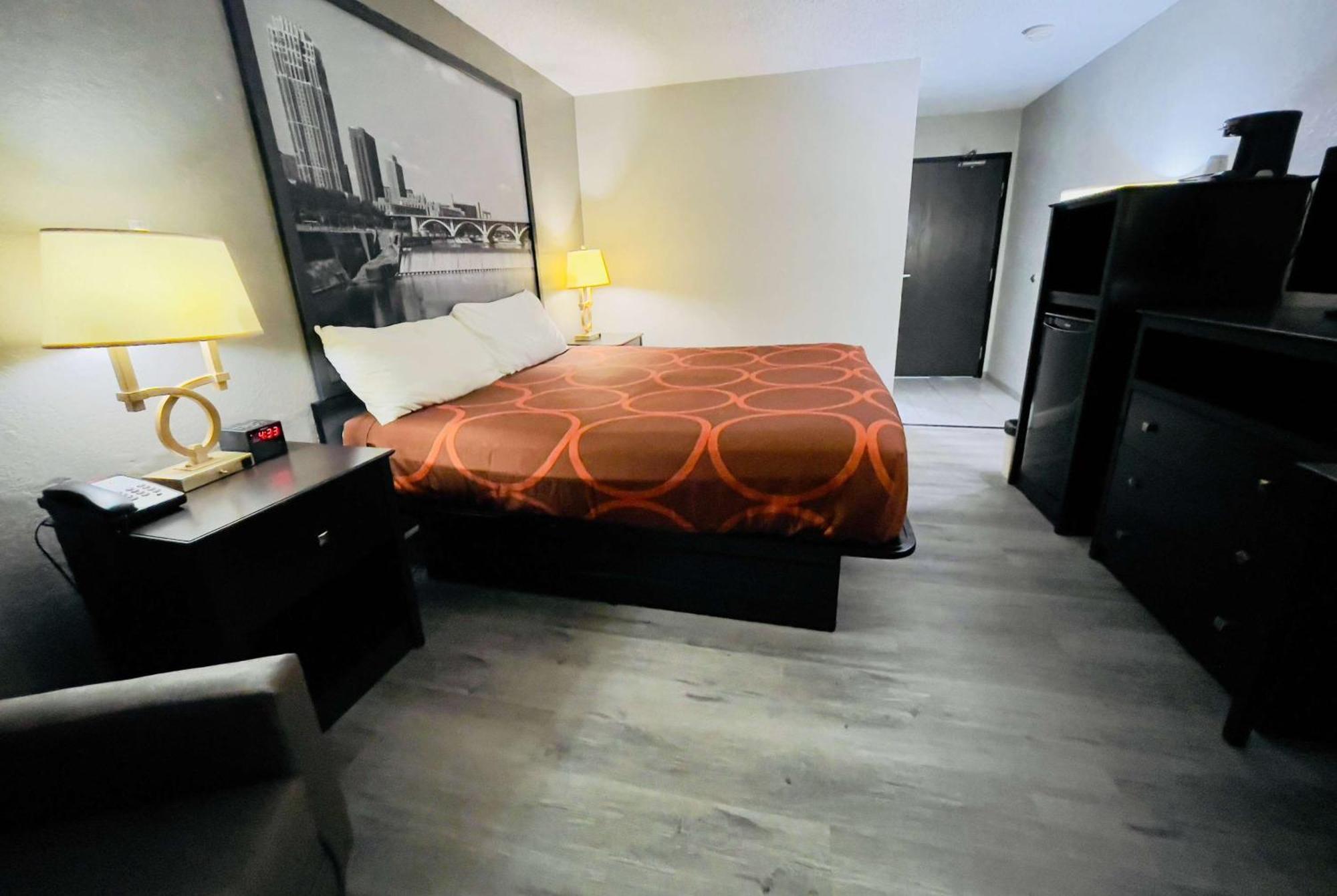 King Room - Disability Access/Non-Smoking