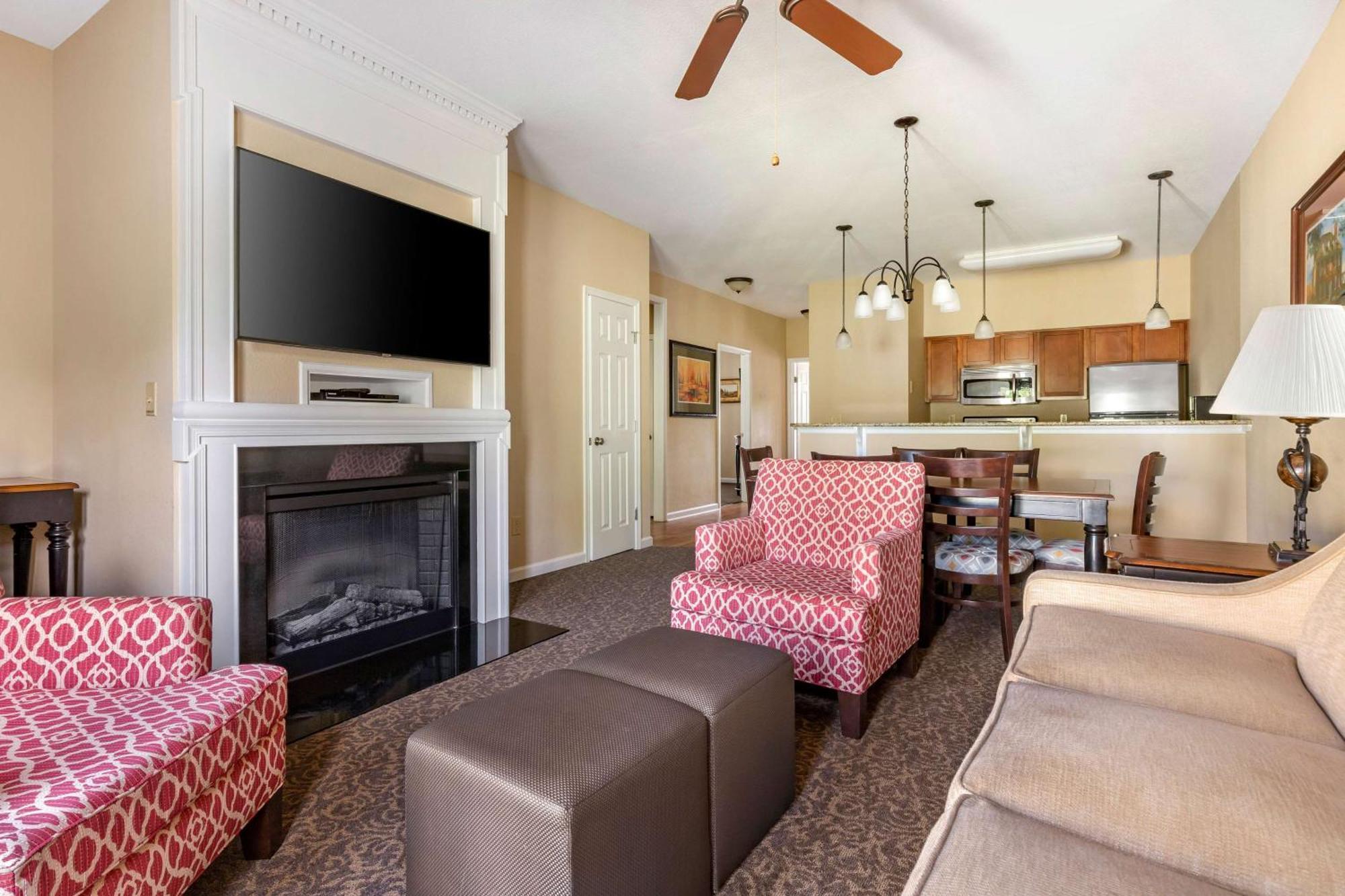 Two-Bedroom Suite with One King Bed and One Queen Bed - Upstairs,1538559514:JPEG