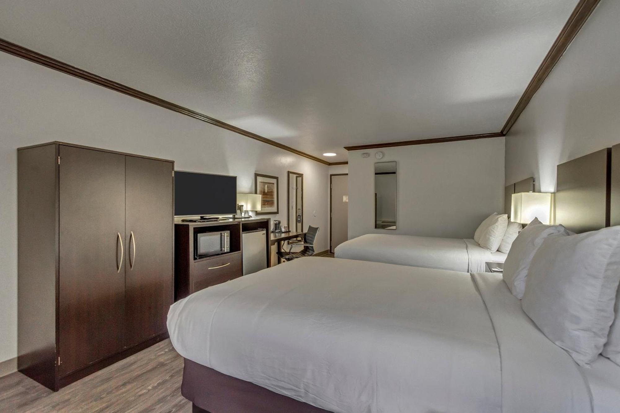 Queen Room with Two Queen Beds - Non-Smoking