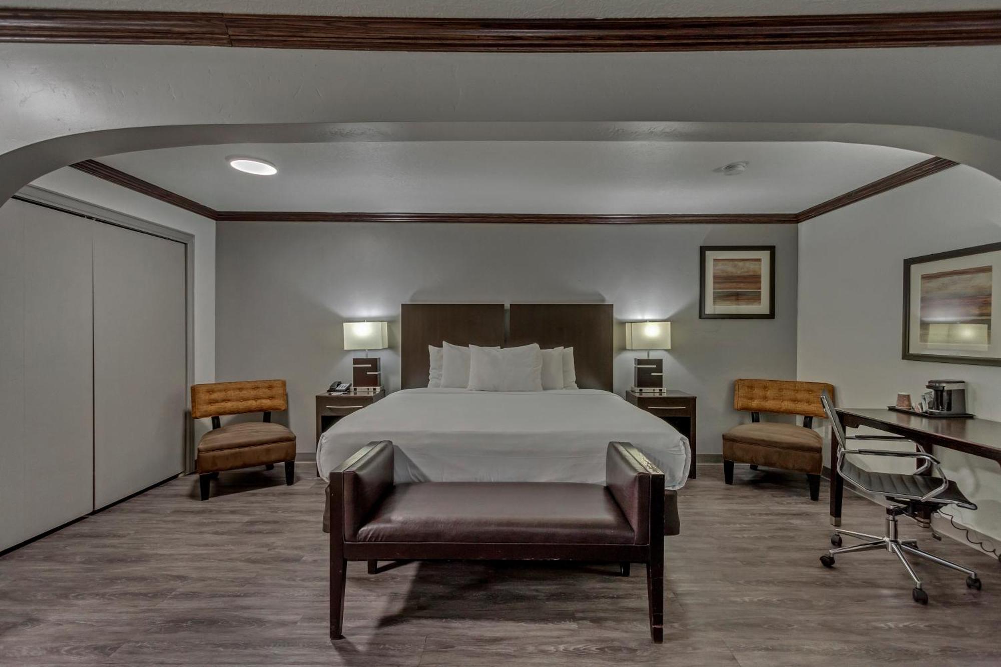 Executive King Room - Non-Smoking