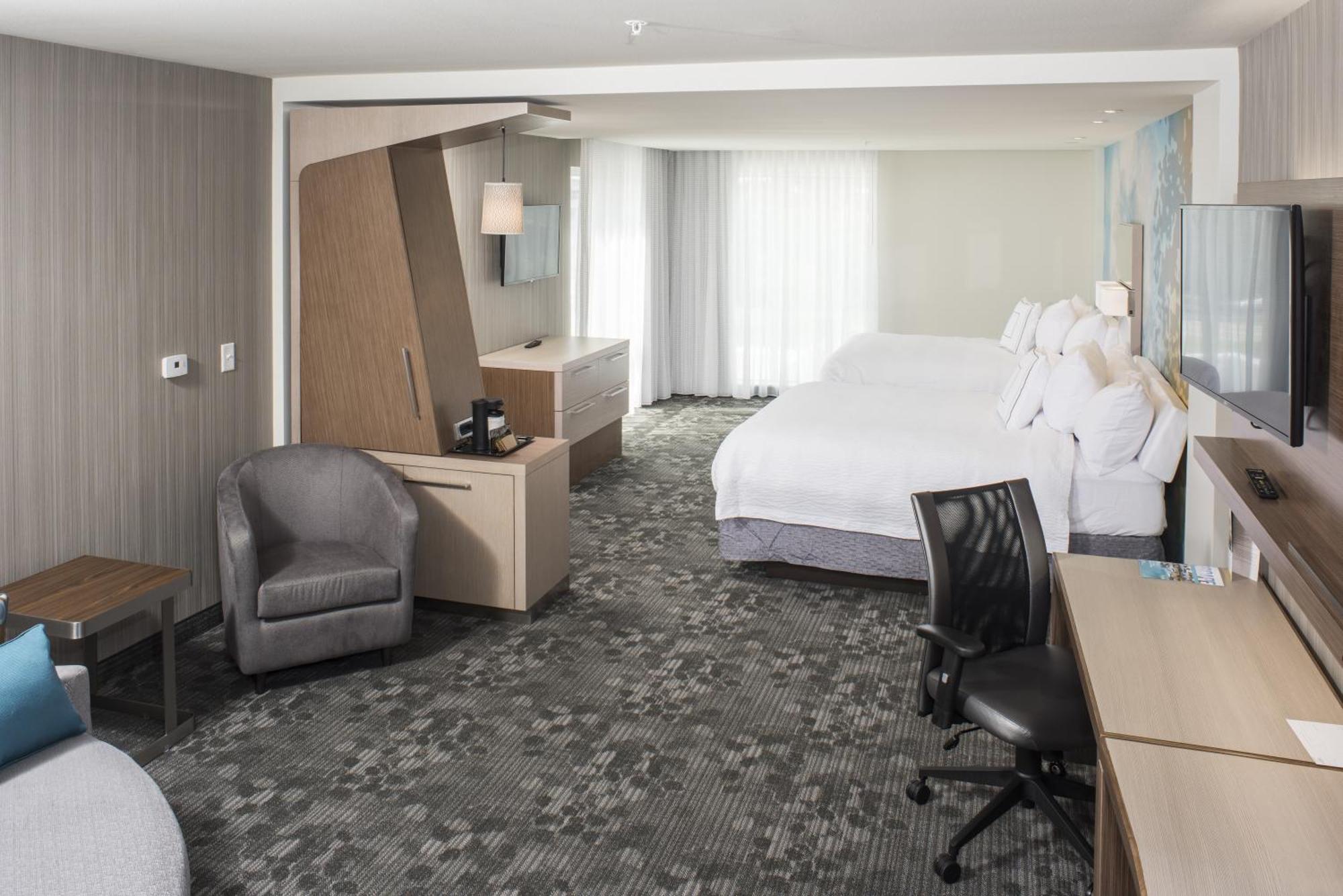 Suite, 2 Queen, Sofa bed,1539824116:JPEG