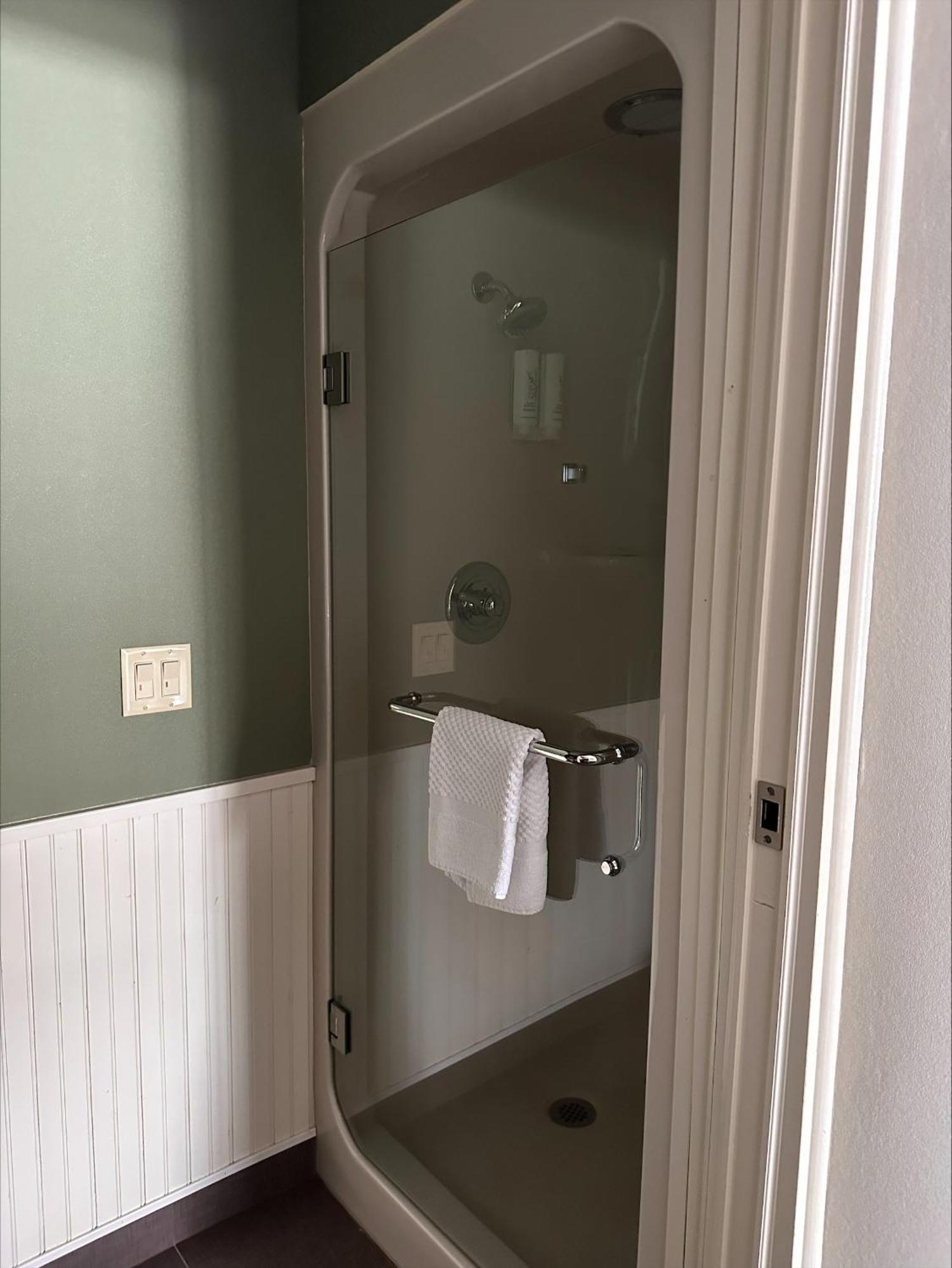 King Room - Non-Smoking