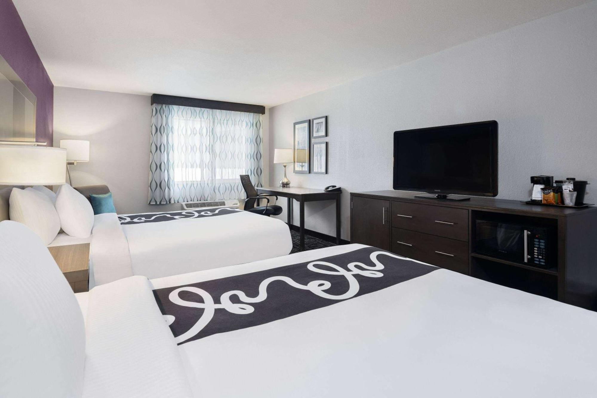 2 Queen Beds, Mobility Accessible Room, Bath Tub w/ Grab Bars, Non-Smoking
