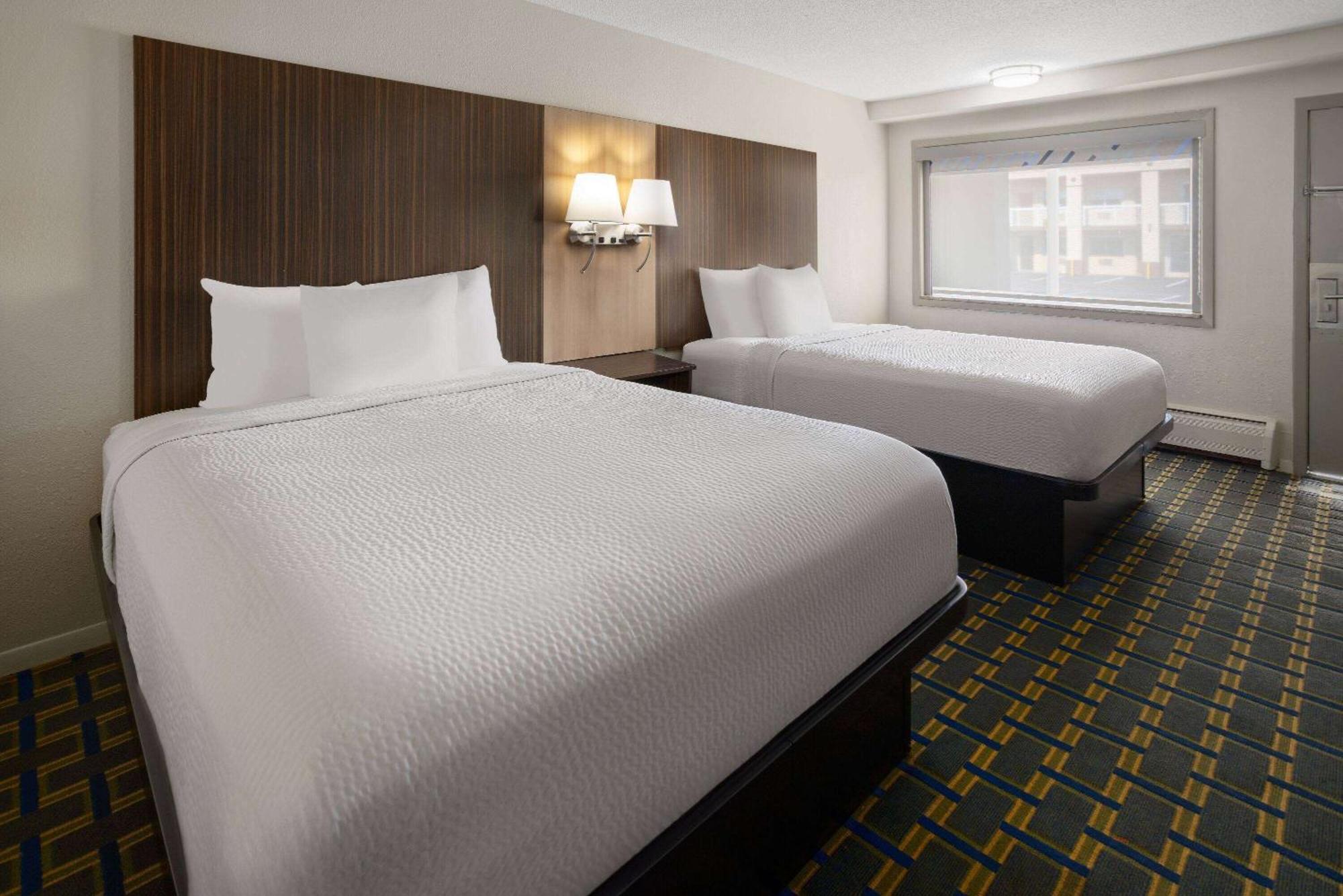 Queen Room with Two Queen Beds - Non-Smoking,1709540426:JPEG