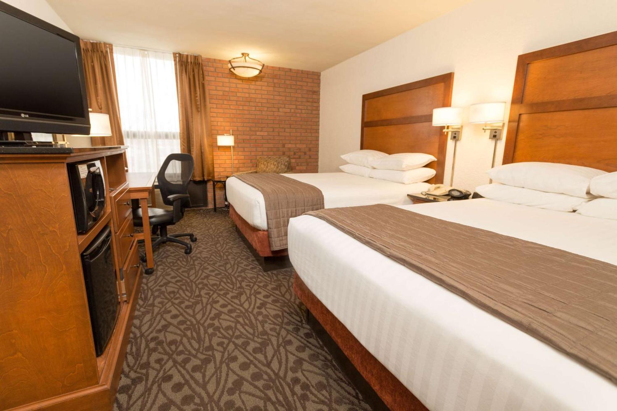 Deluxe Queen Room with Two Queen Beds