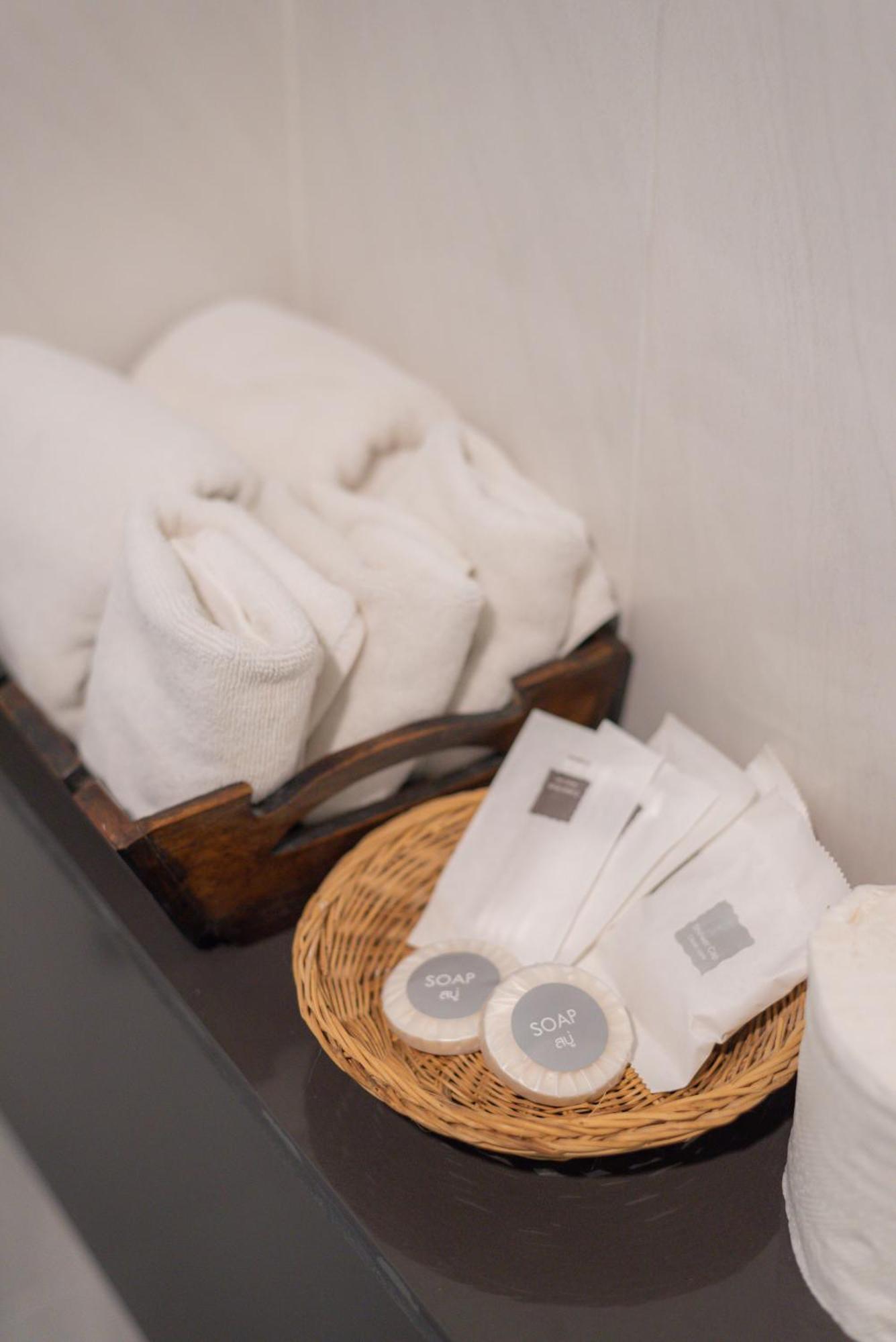 Family Room,1540098526:JPEG