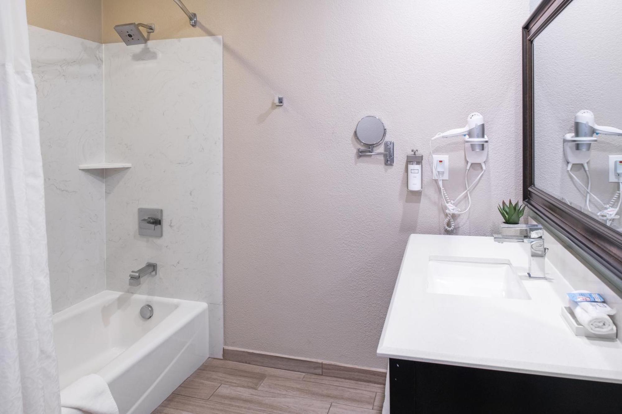 King Room,1540436782:JPEG