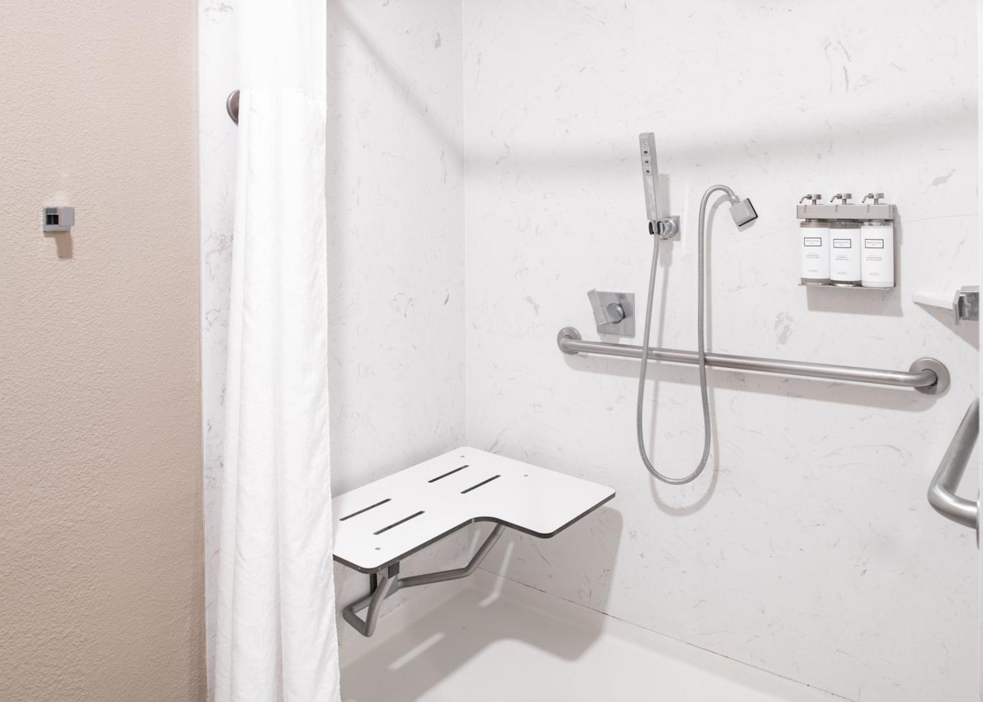 King Room - Disability Access,1540436935:JPEG