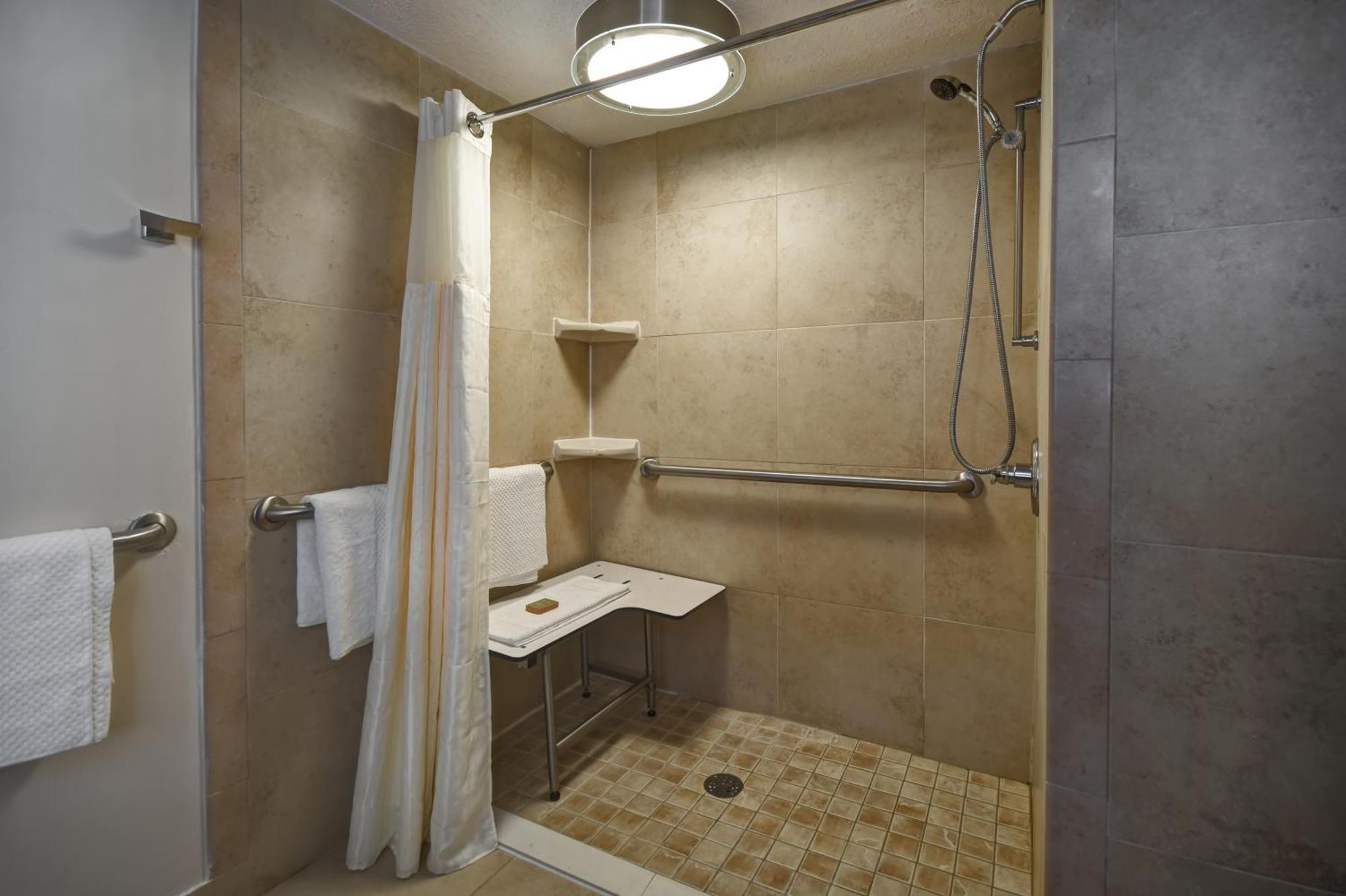 Queen Room with Roll-In Shower - Mobility Access/Non-Smoking,1540749799:JPEG