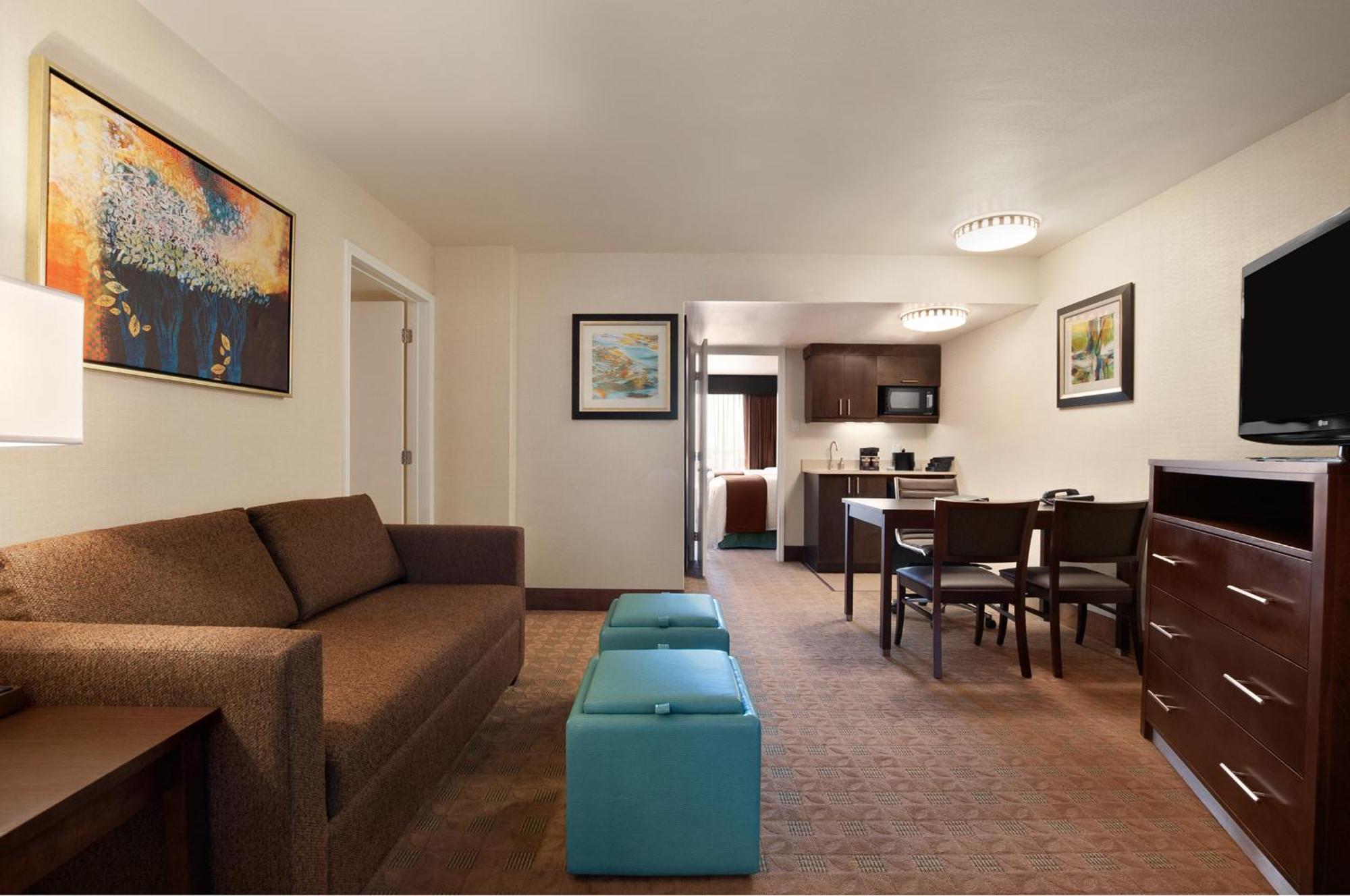 Two-Bedroom Suite - Non-Smoking/Disability Access,1551409756:JPEG