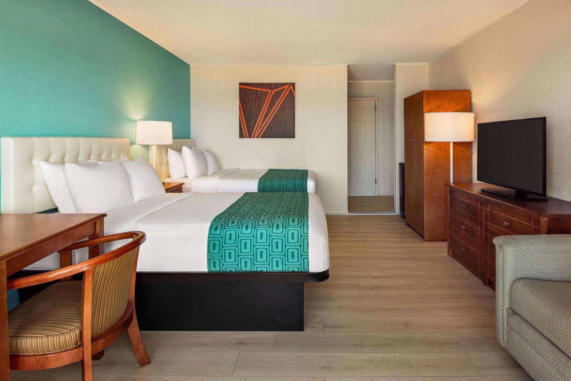 Room with Two Double Beds and Partial Ocean View - Non Smoking