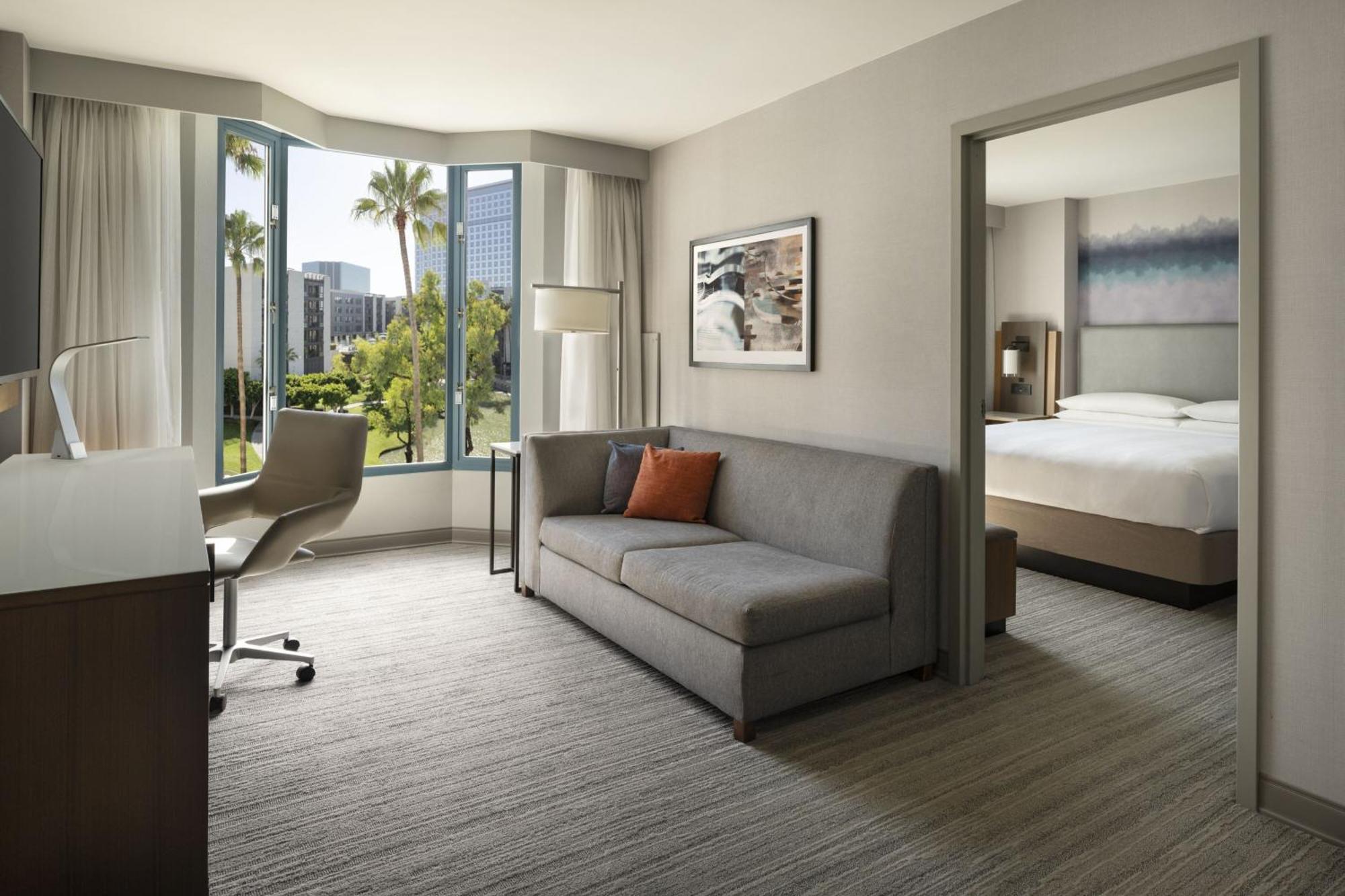 One-Bedroom King Suite with Sofa Bed,1541155747:JPEG