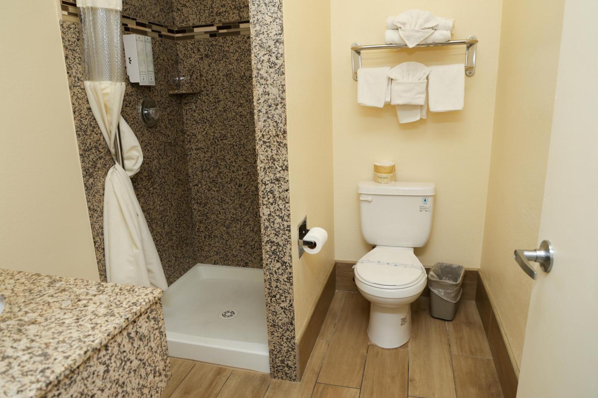 Queen Room,1541319160:JPEG