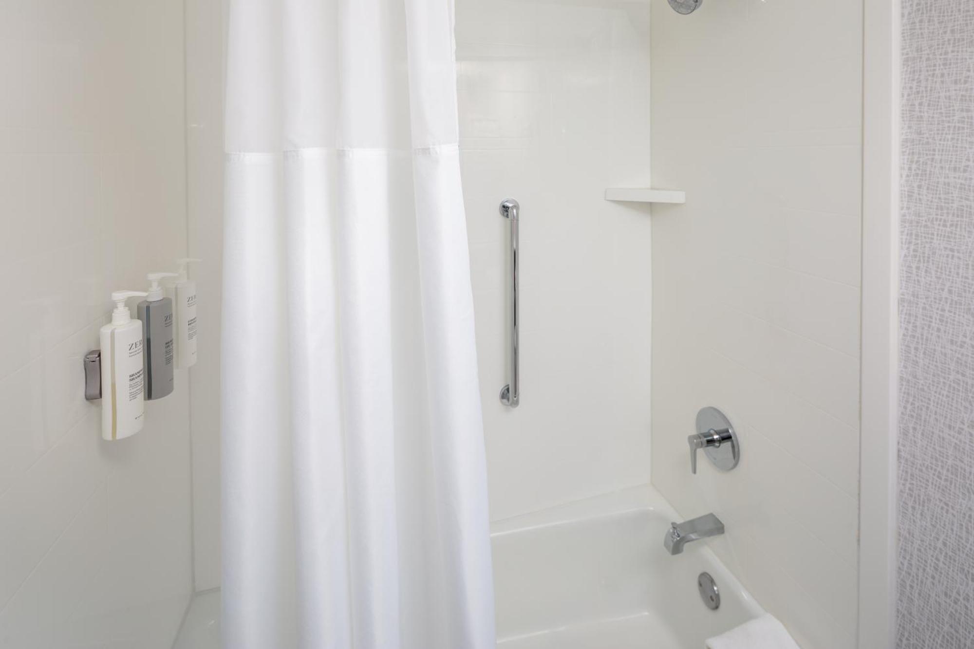 Queen Room with Two Queen Beds - Hearing Access/Non-Smoking