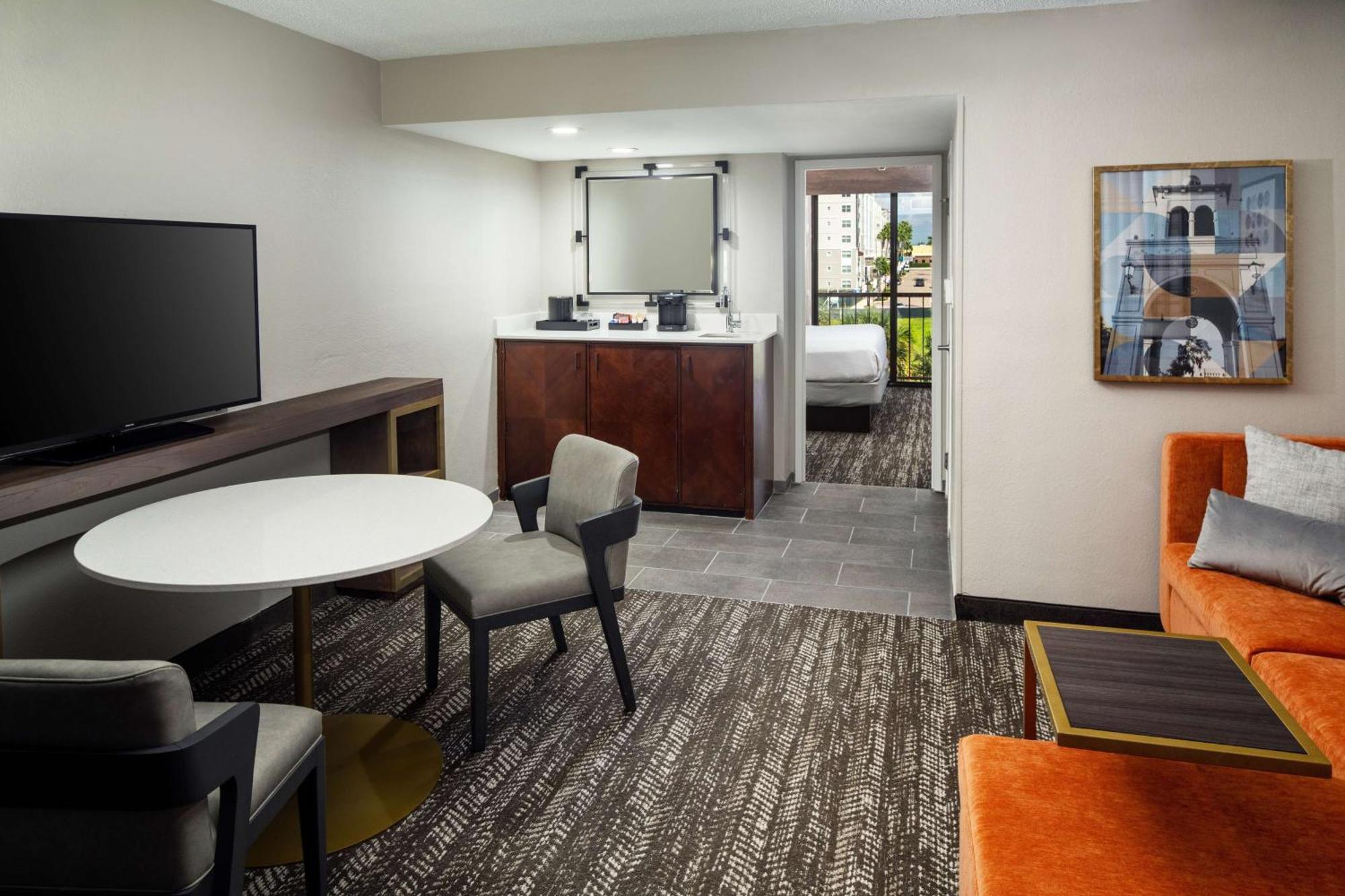 One-Bedroom Double Suite with Two Double Beds - Non-Smoking