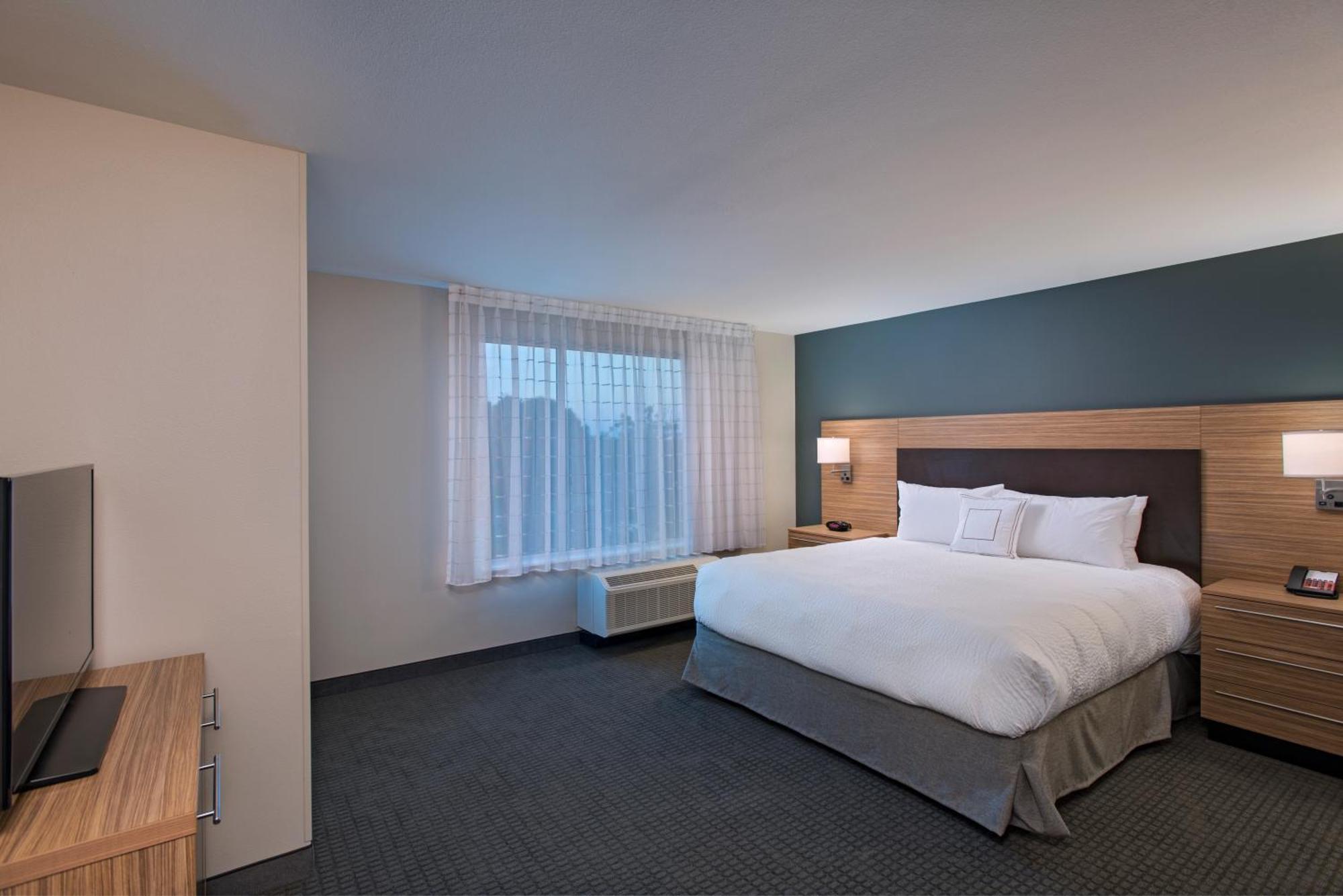 One-Bedroom King Suite